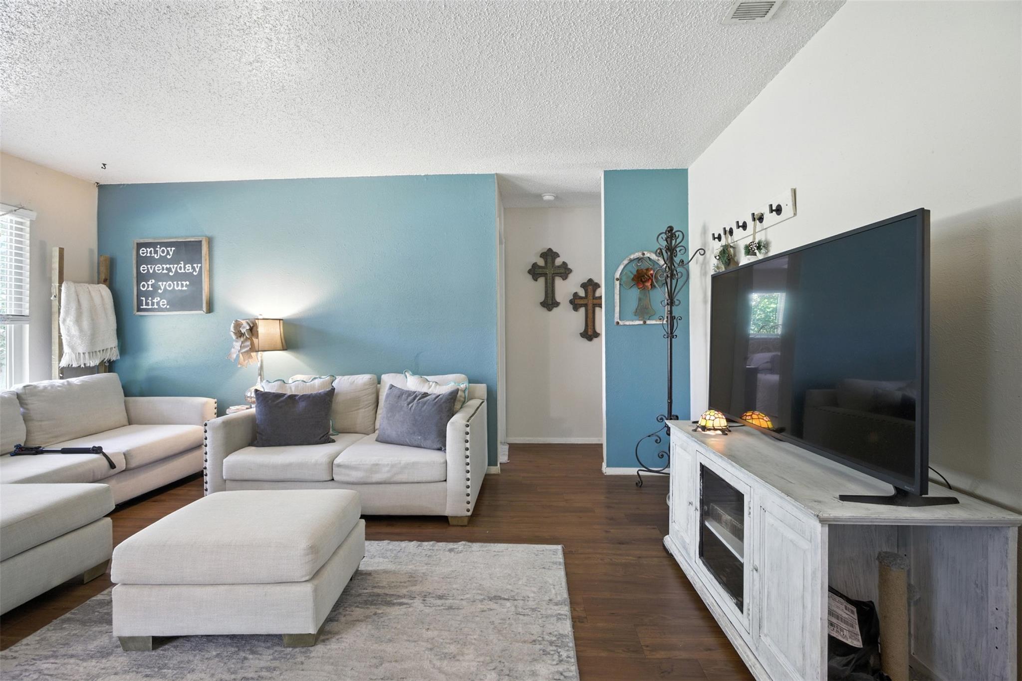 1400 Meadows Dr, Round Rock, TX 78681