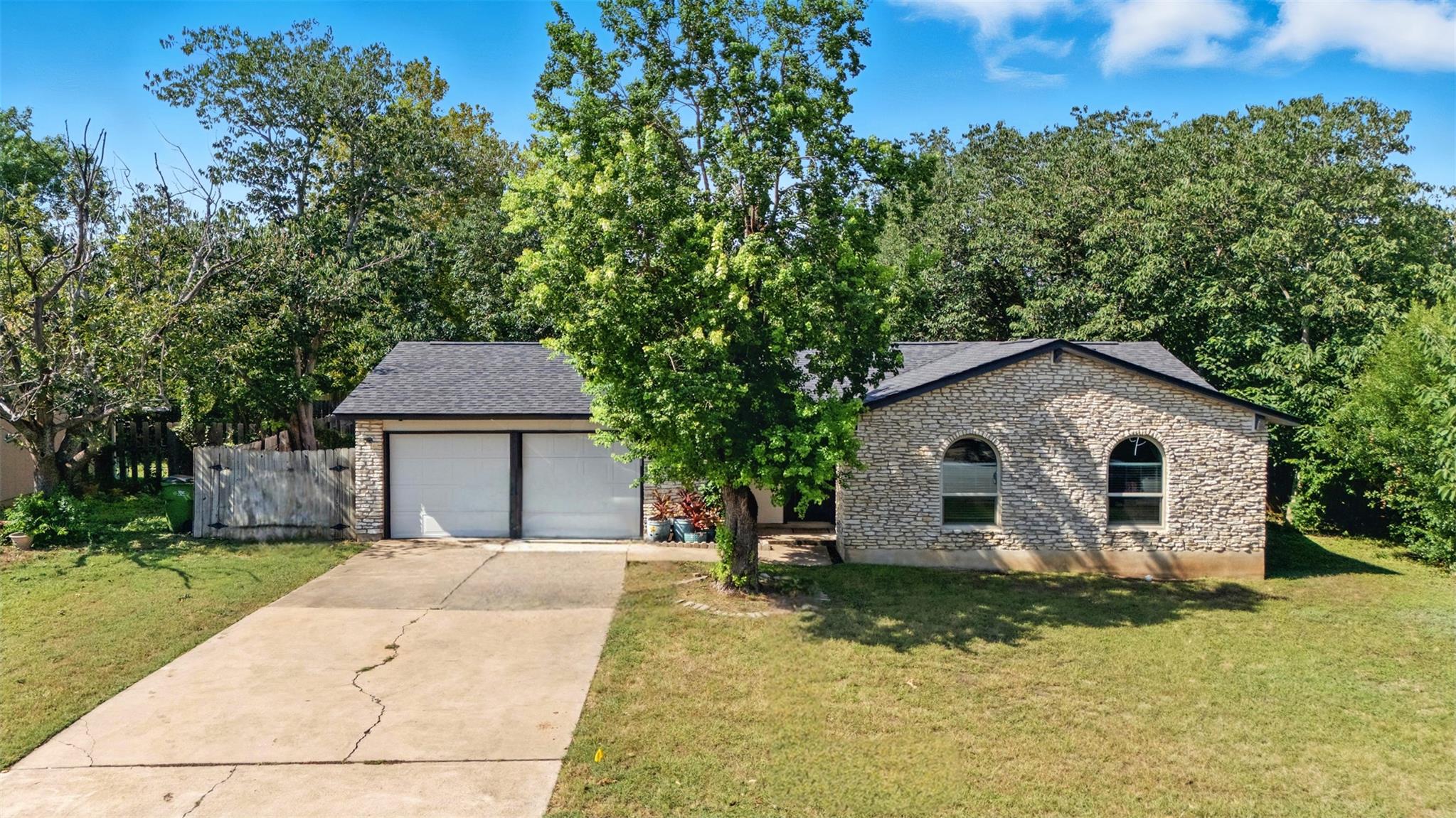 1400 Meadows Dr, Round Rock, TX 78681