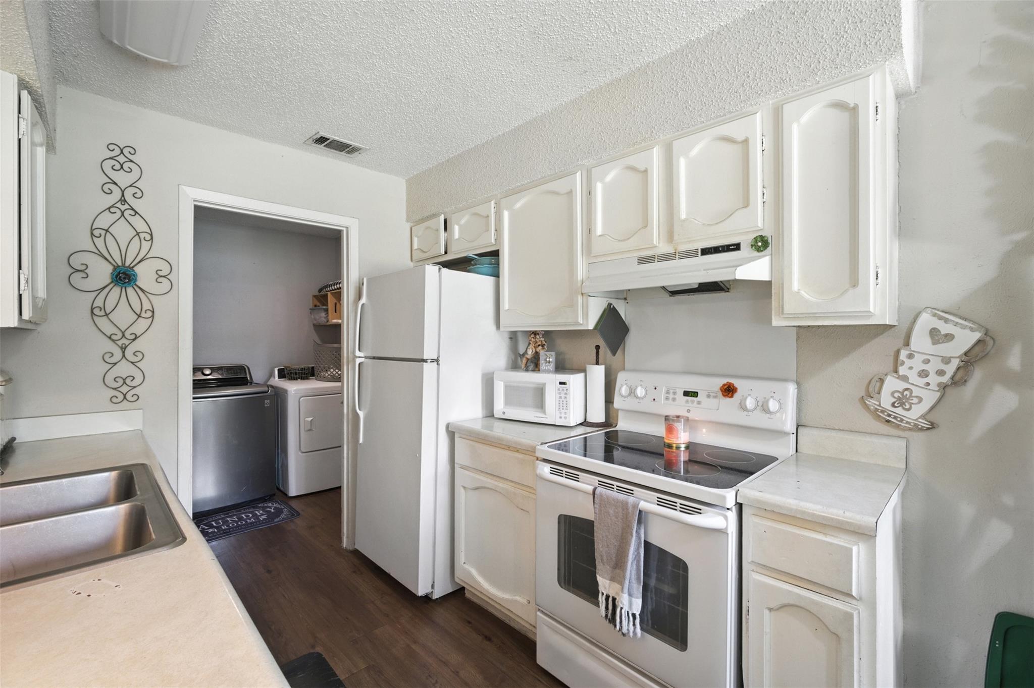 1400 Meadows Dr, Round Rock, TX 78681