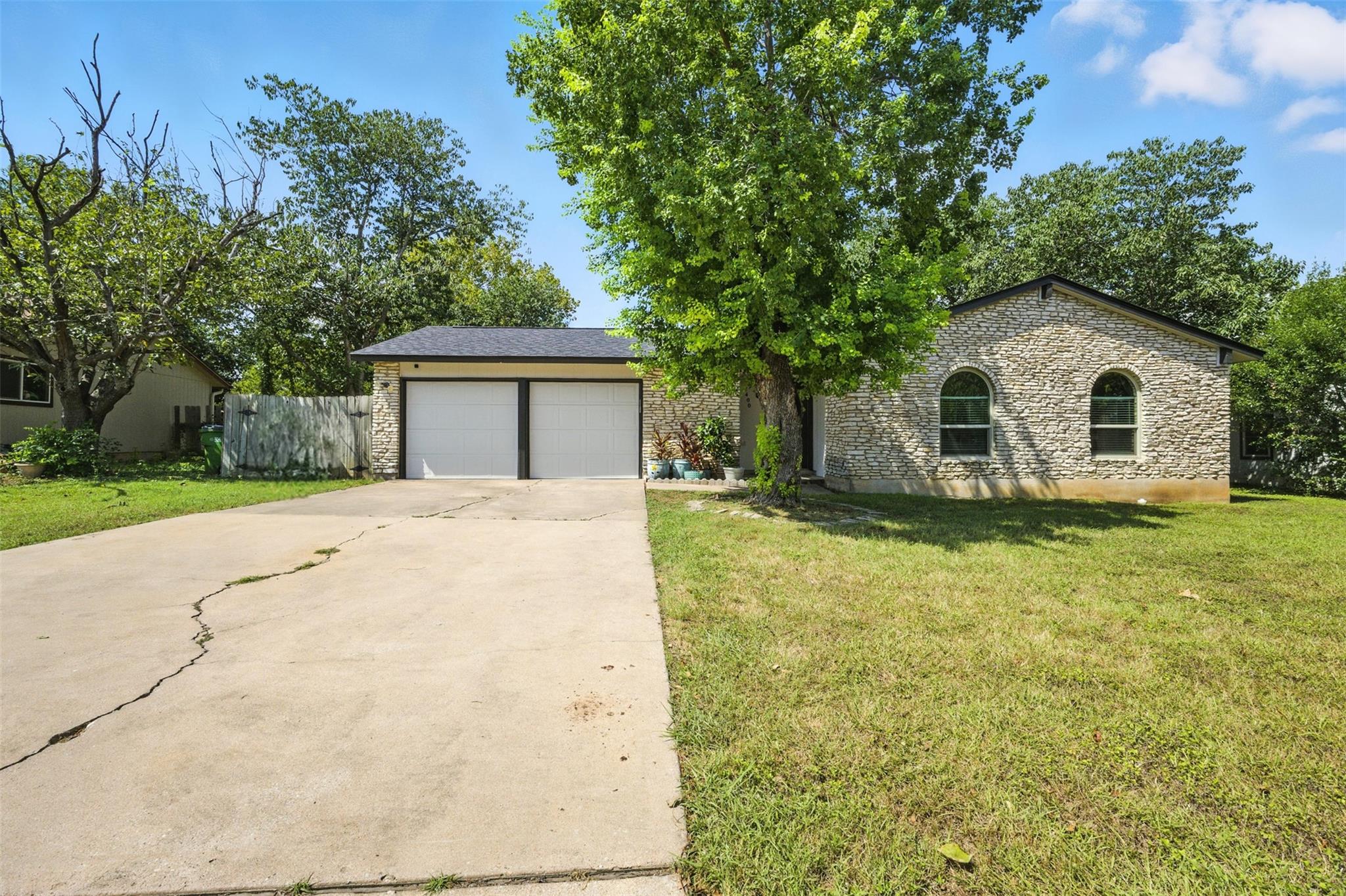 1400 Meadows Dr, Round Rock, TX 78681