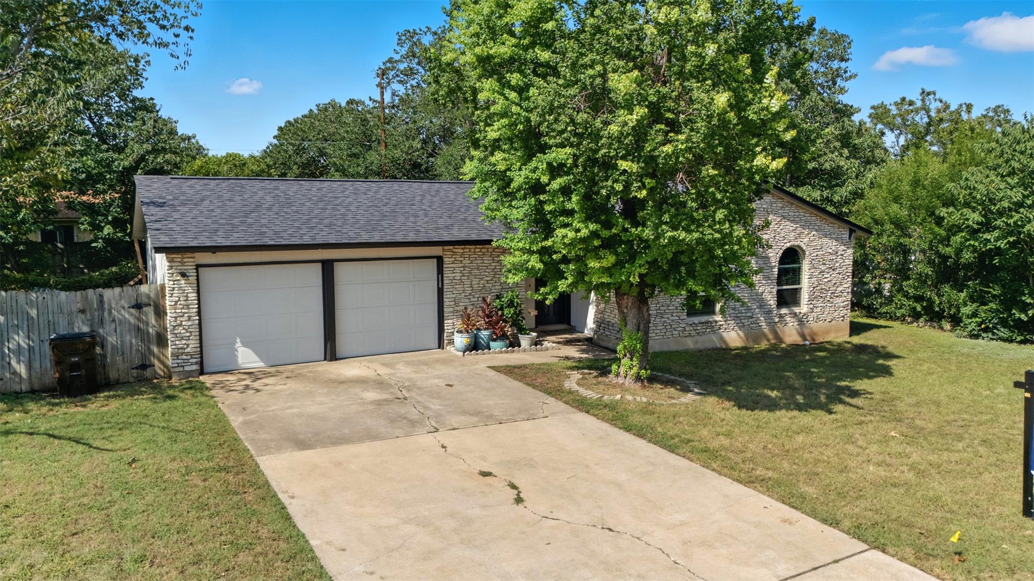 1400 Meadows Dr, Round Rock, TX 78681