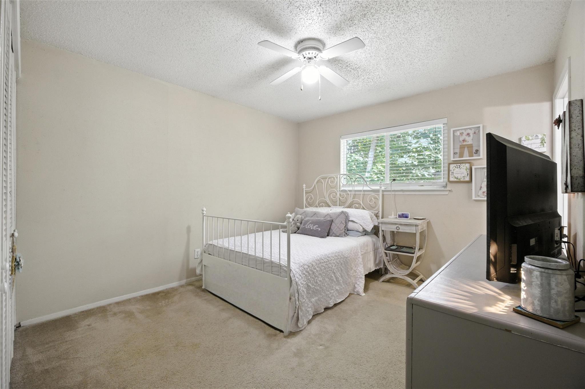 1400 Meadows Dr, Round Rock, TX 78681