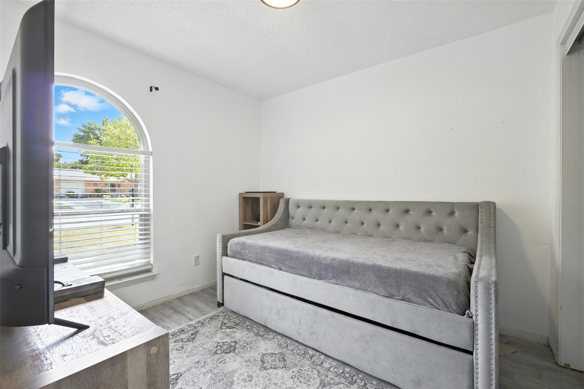 1400 Meadows Dr, Round Rock, TX 78681