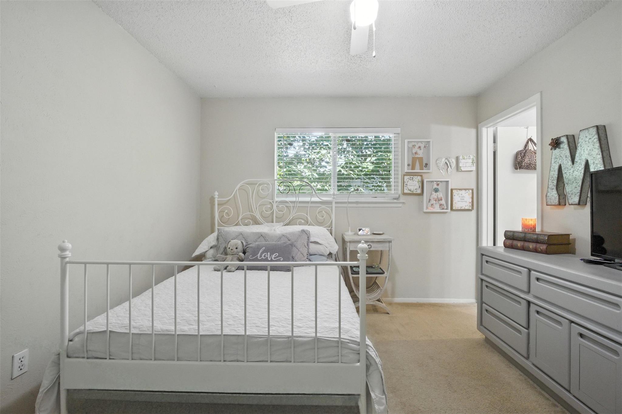 1400 Meadows Dr, Round Rock, TX 78681