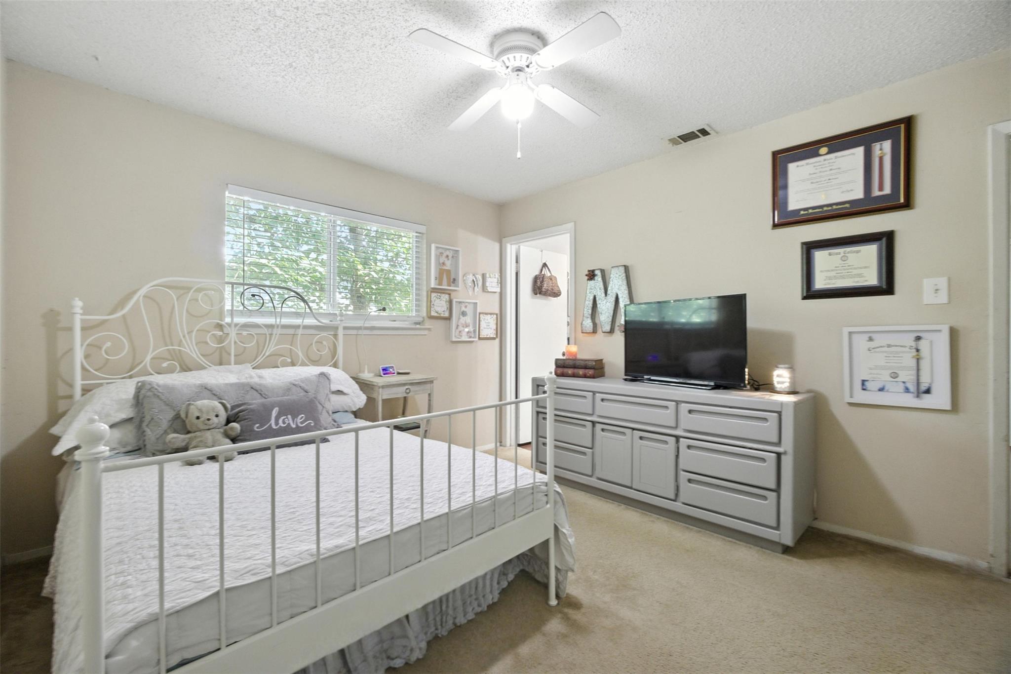 1400 Meadows Dr, Round Rock, TX 78681