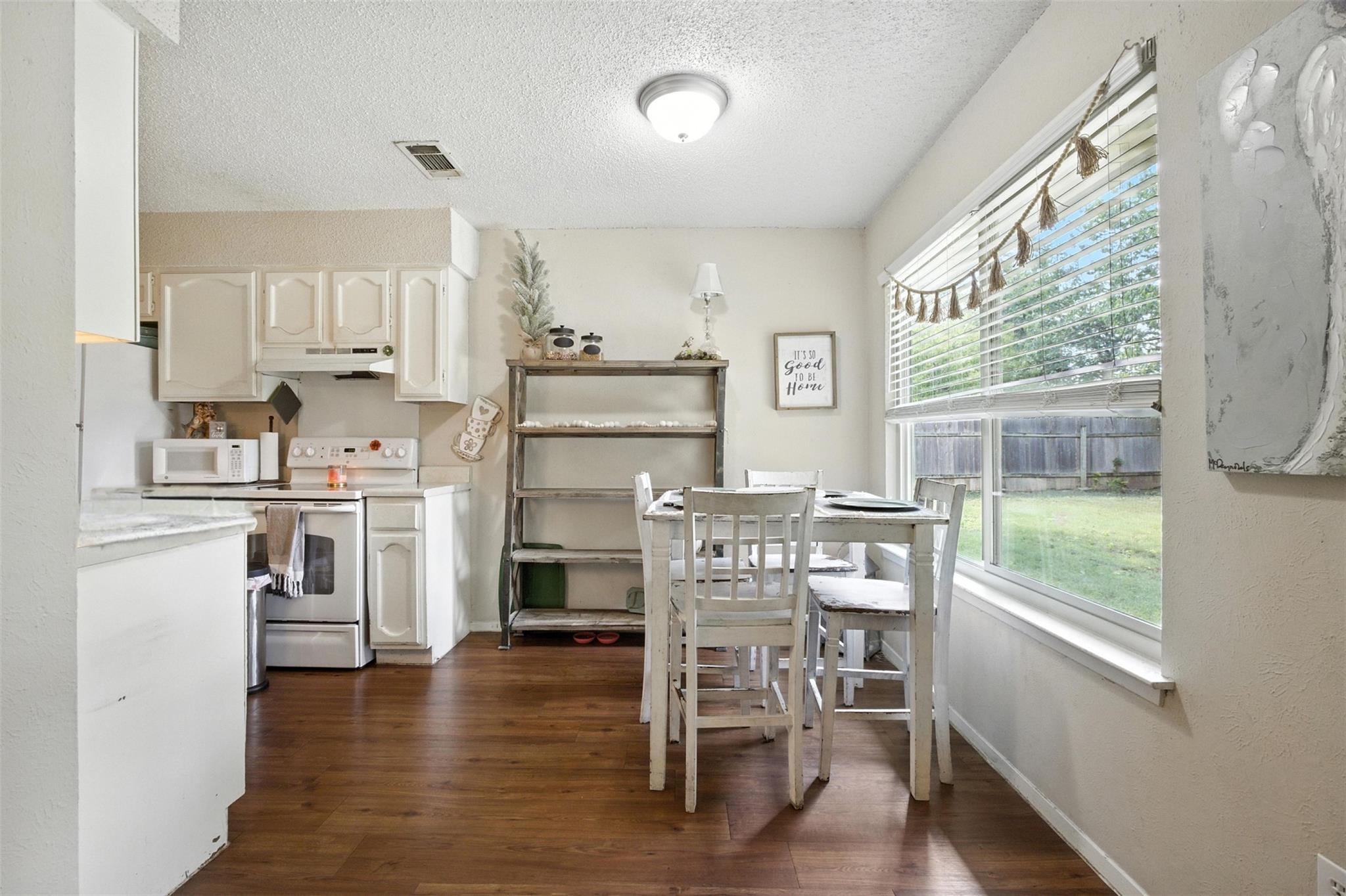 1400 Meadows Dr, Round Rock, TX 78681