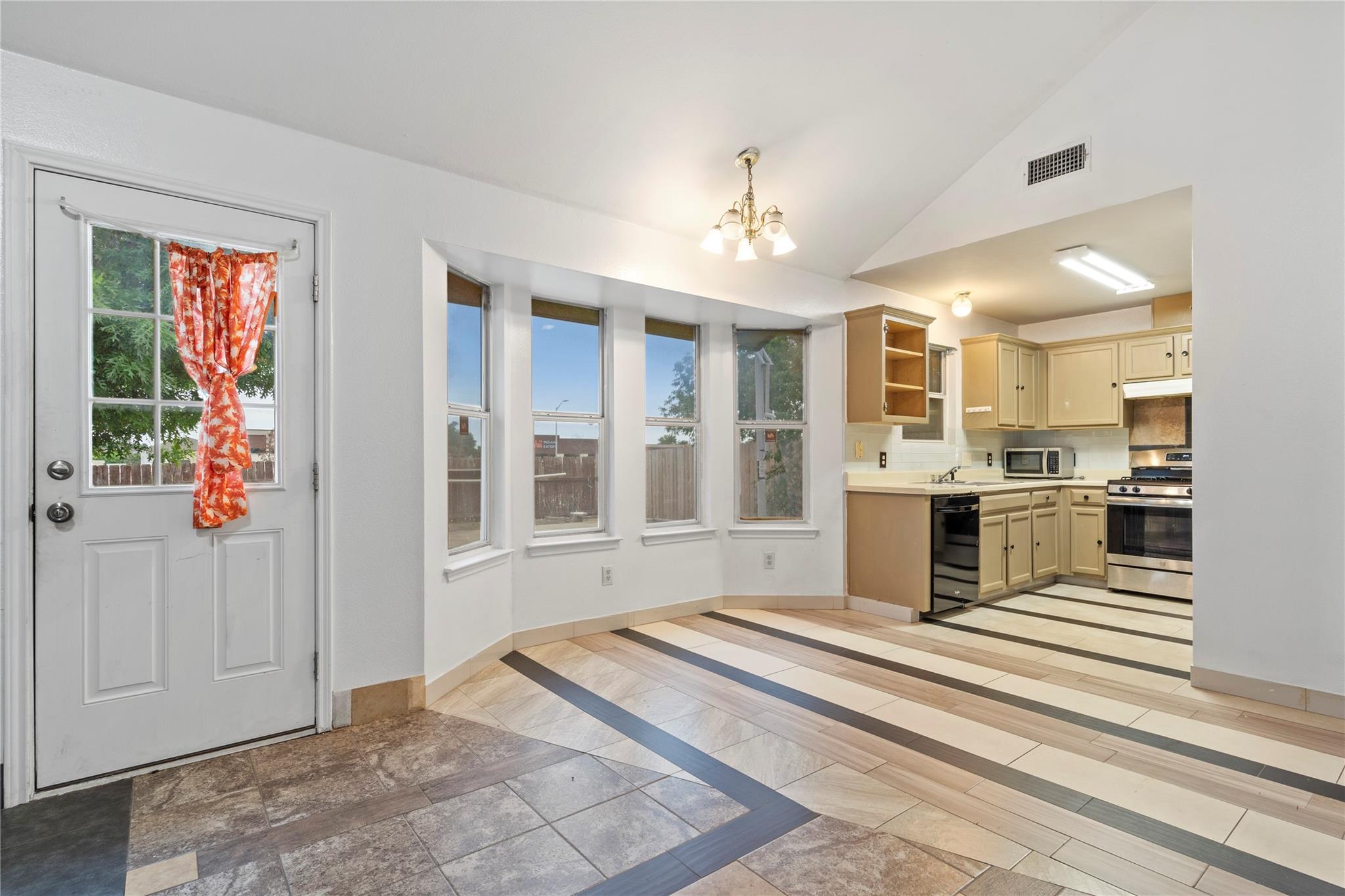 1812 Southcreek Dr, Leander, TX 78641