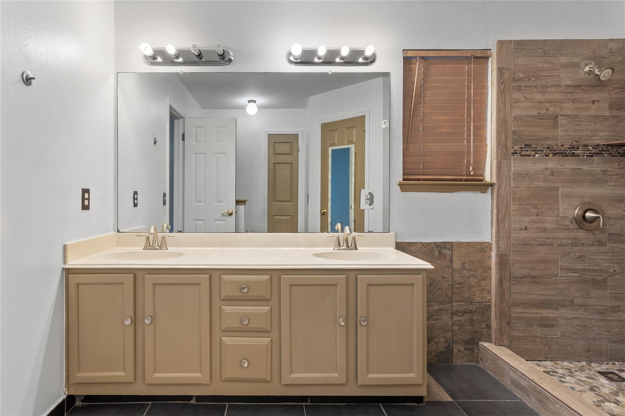 1812 Southcreek Dr, Leander, TX 78641