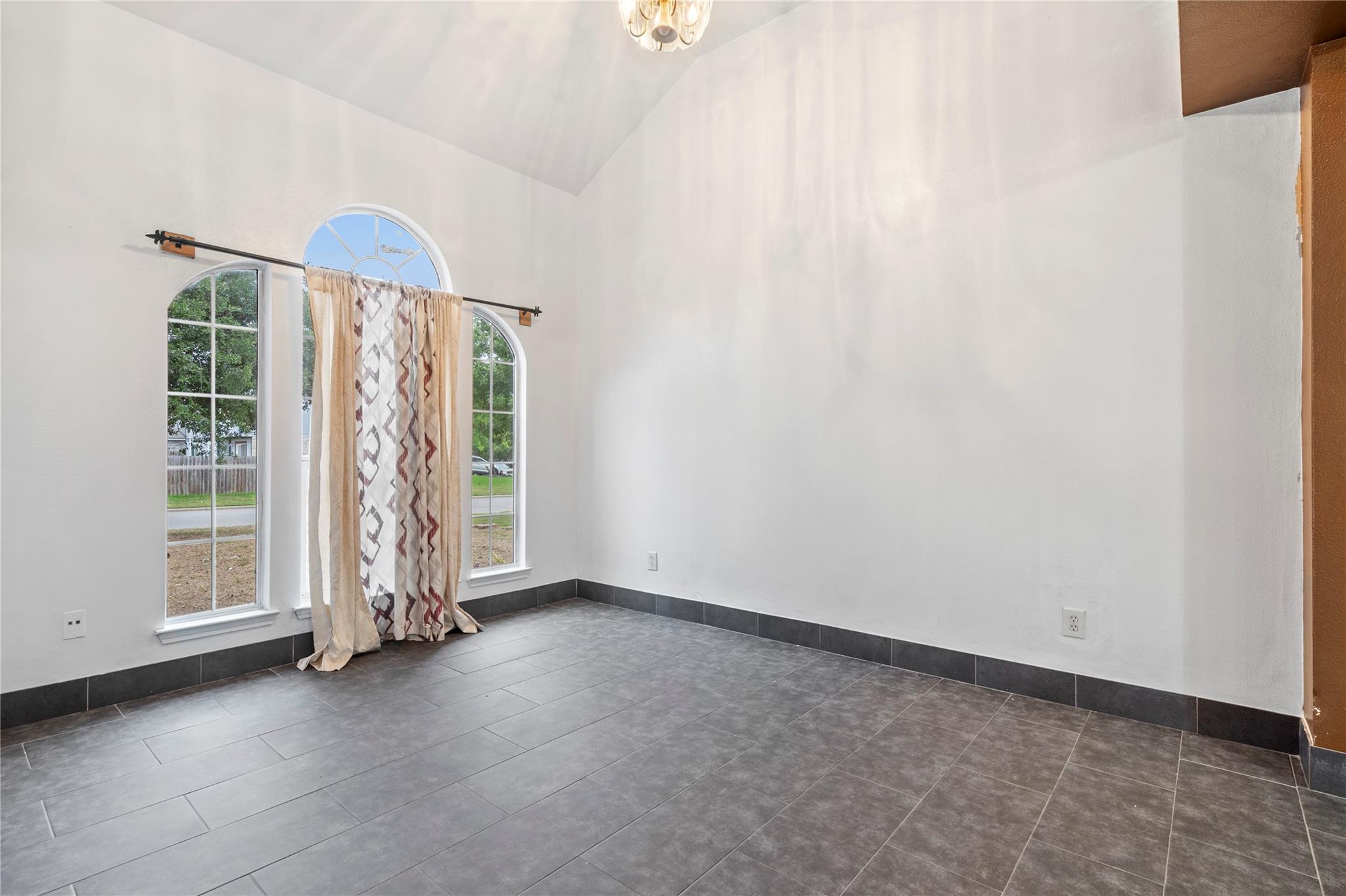 1812 Southcreek Dr, Leander, TX 78641