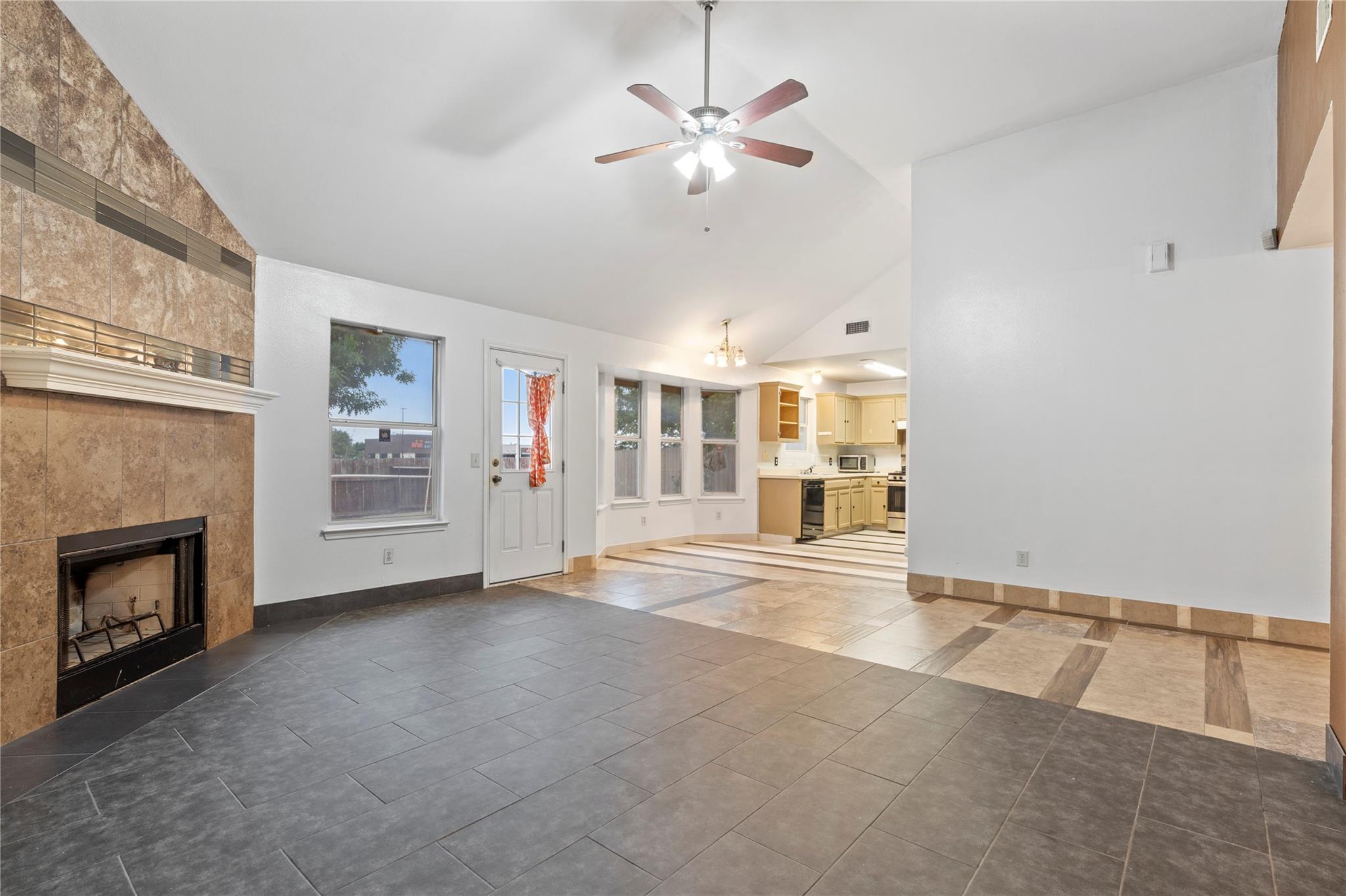 1812 Southcreek Dr, Leander, TX 78641