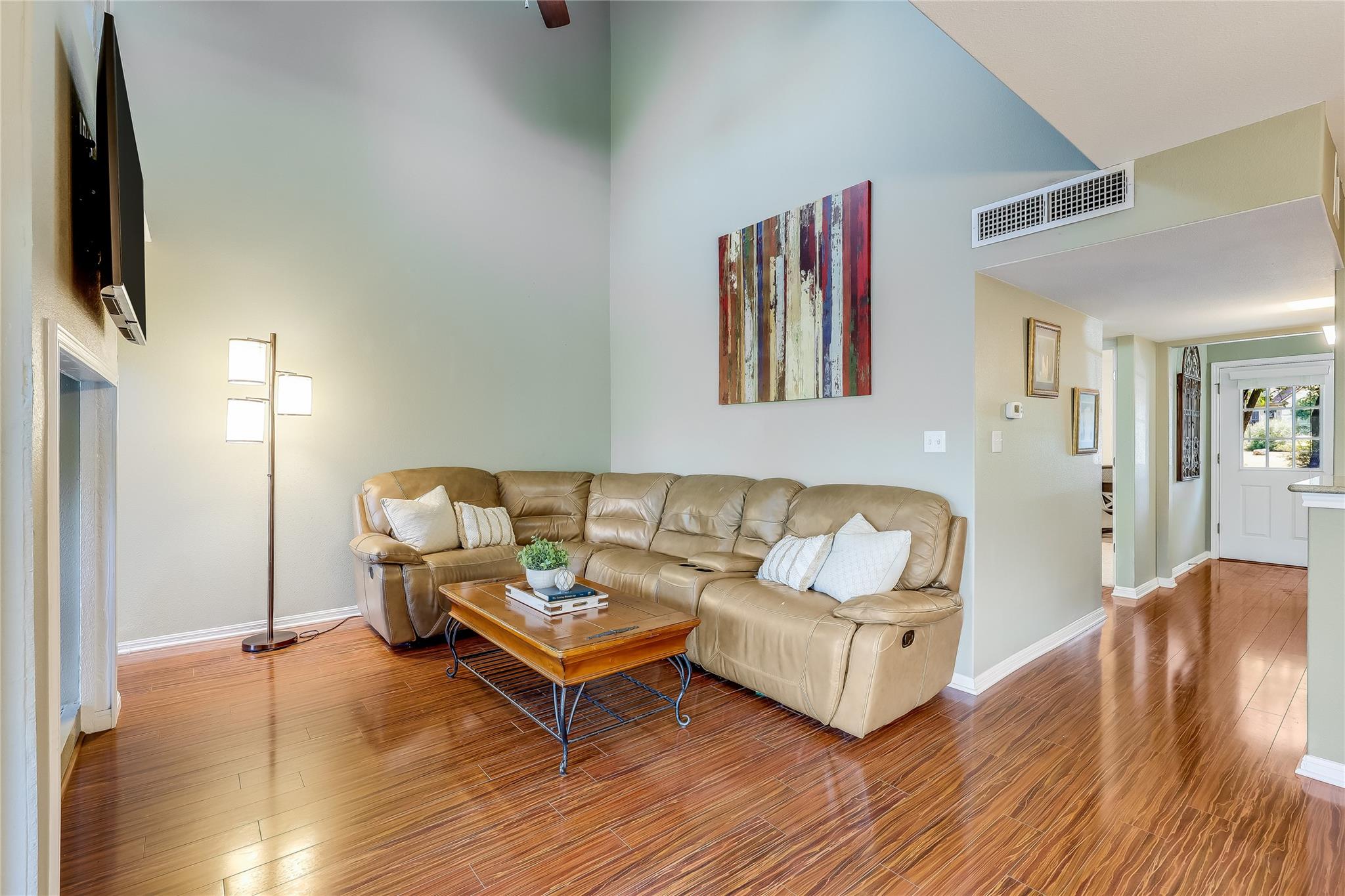 105 Comanche Pt, Point Venture, TX 78645