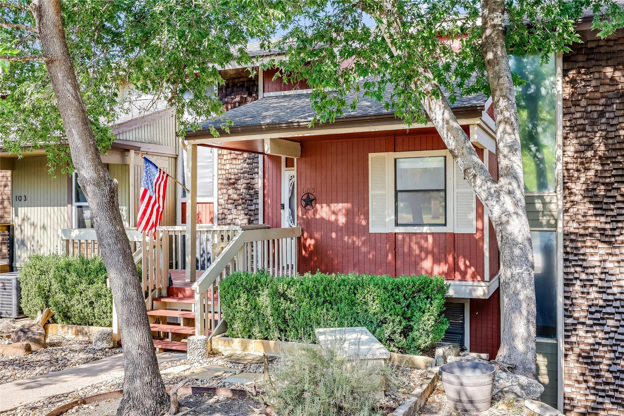 105 Comanche Pt, Point Venture, TX 78645