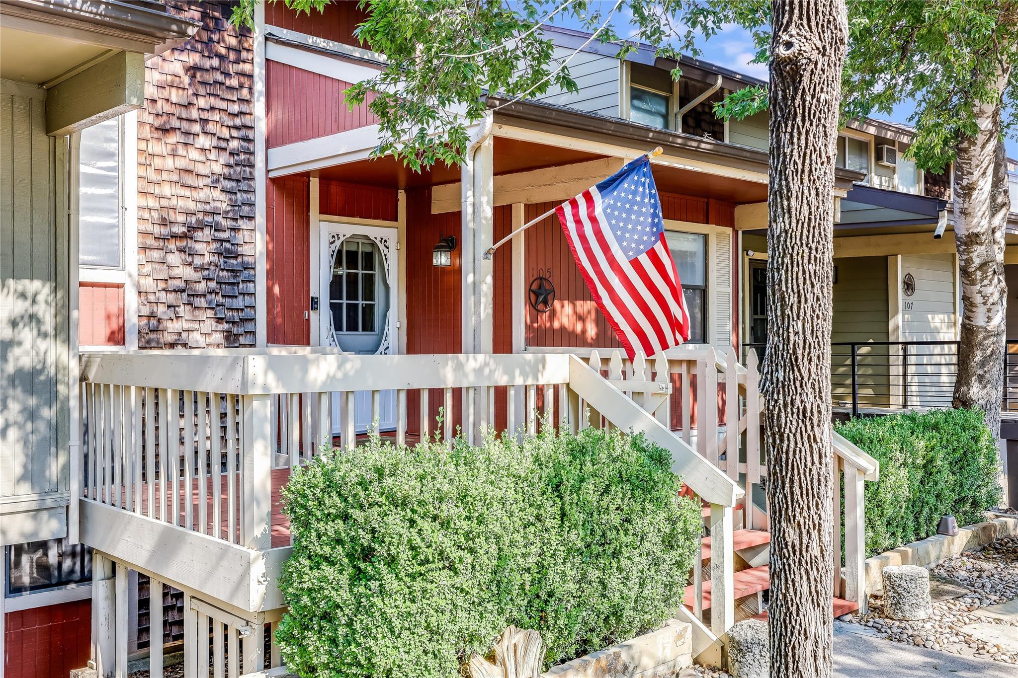 105 Comanche Pt, Point Venture, TX 78645