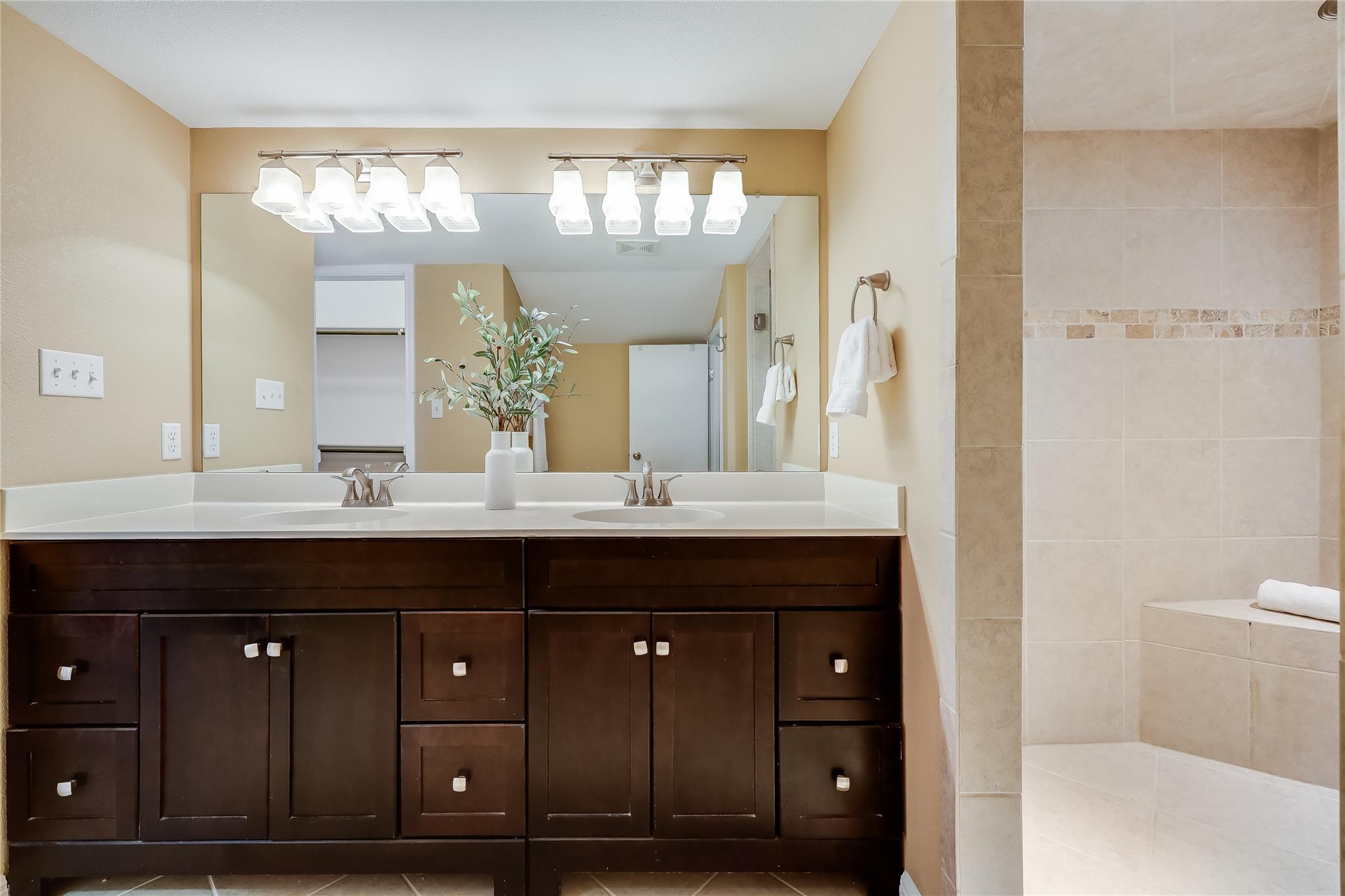 105 Comanche Pt, Point Venture, TX 78645