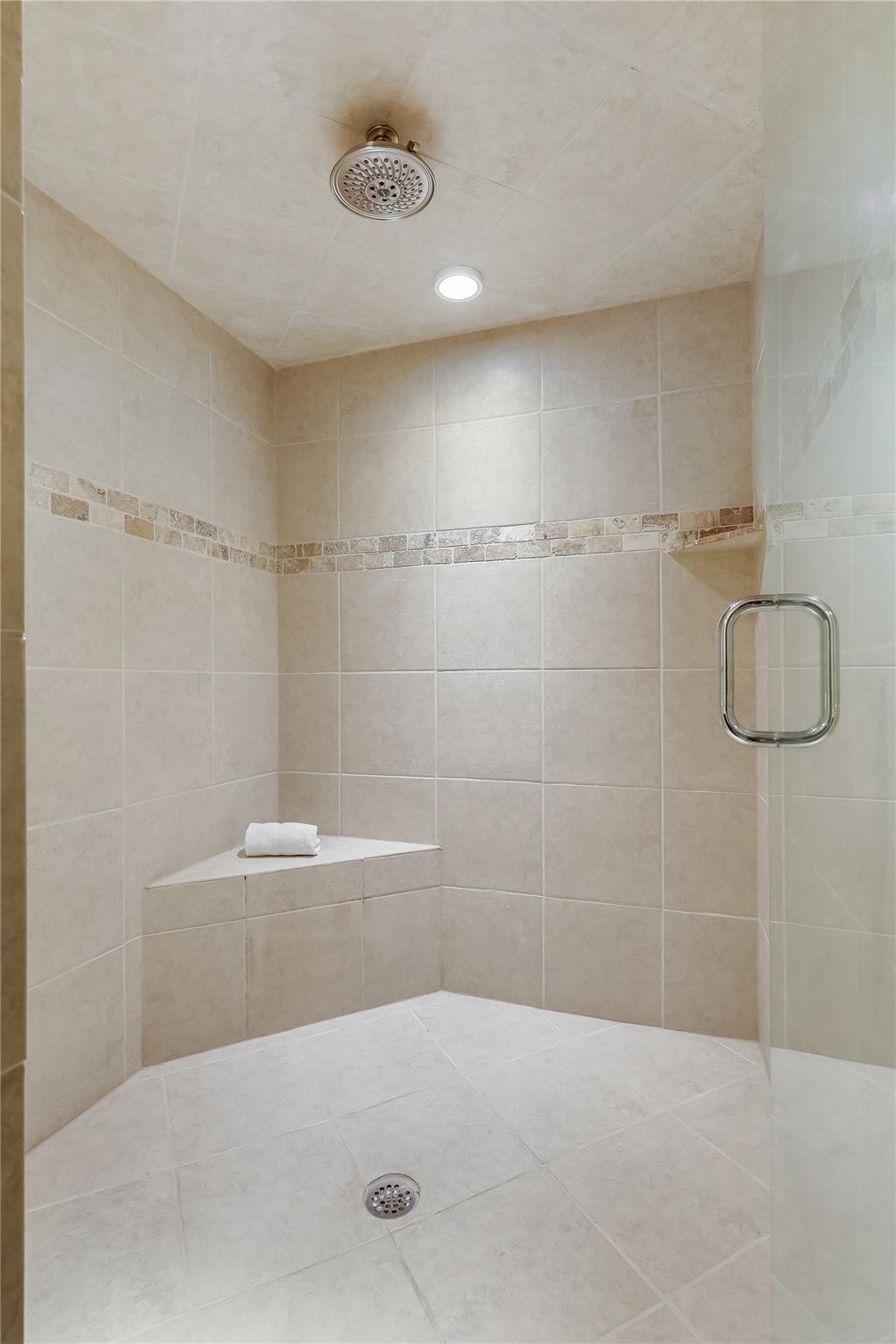 105 Comanche Pt, Point Venture, TX 78645