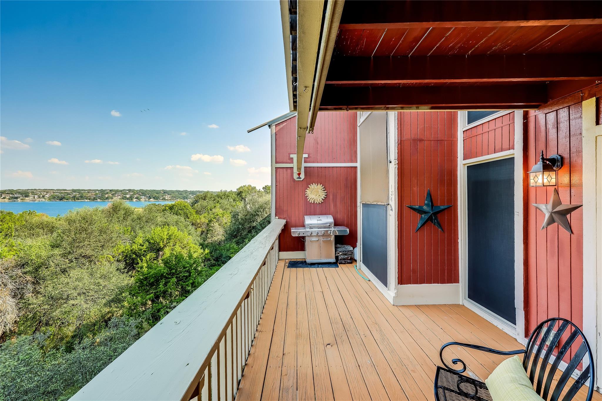 105 Comanche Pt, Point Venture, TX 78645