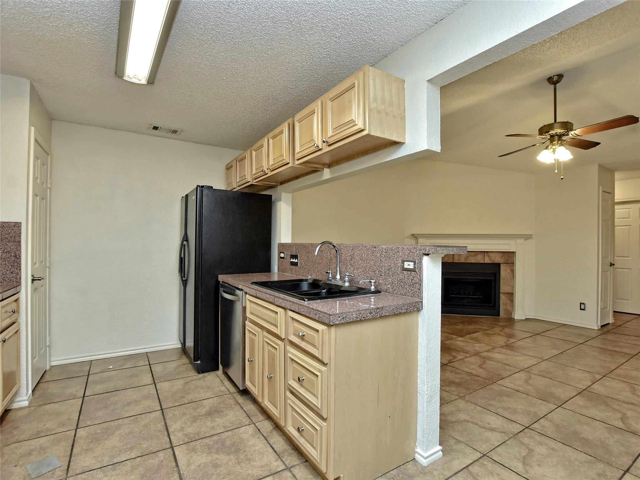 415 FANTAIL Loop # B, Austin, TX 78734