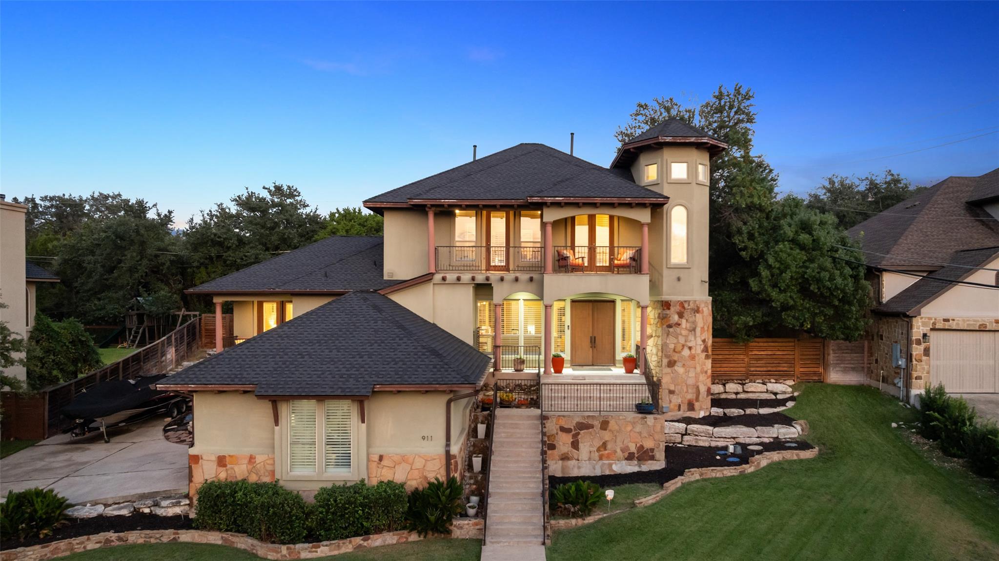 911 Ottawa Dr, Austin, TX 78733