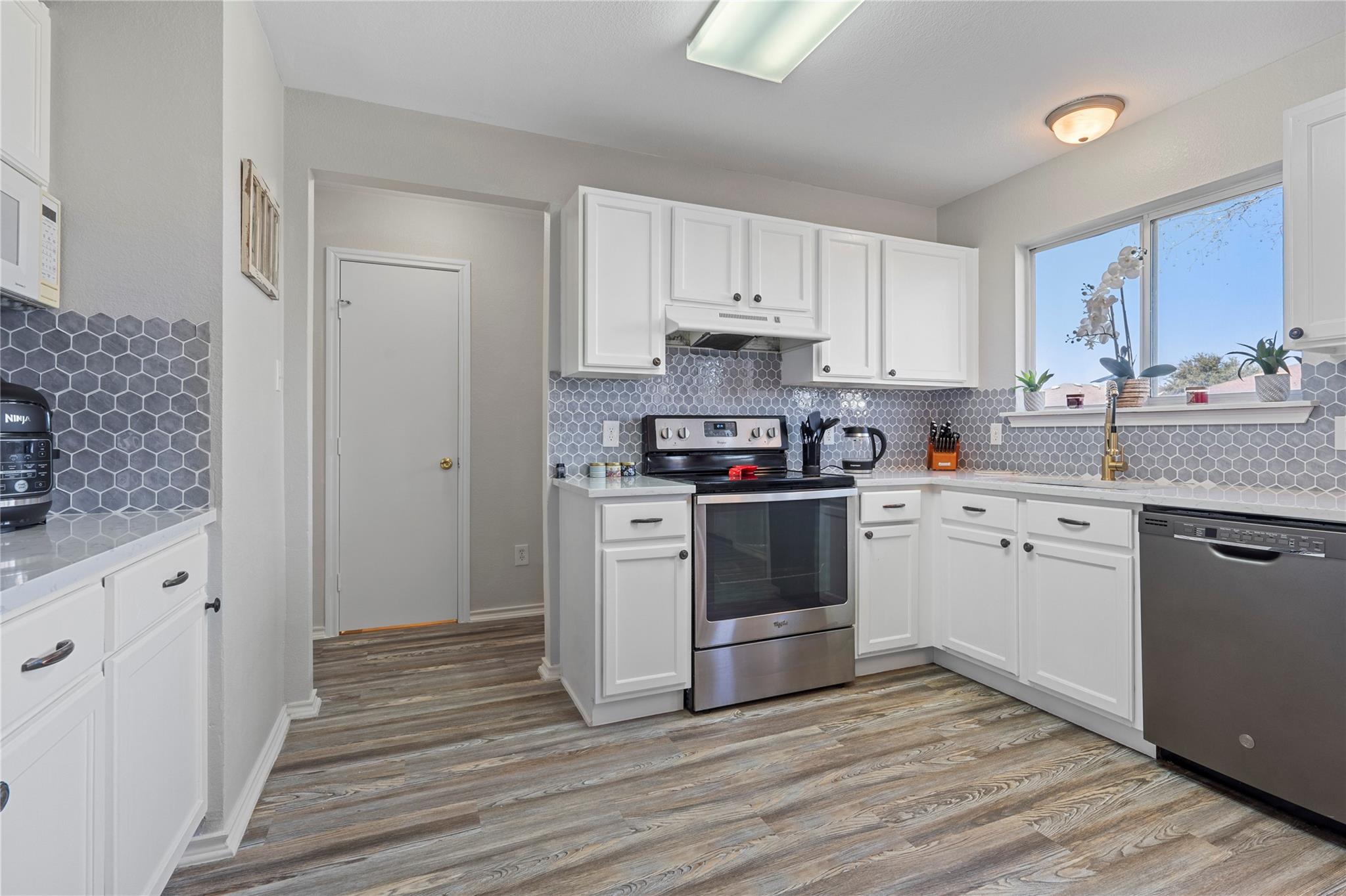 202 Rinehardt St, Hutto, TX 78634