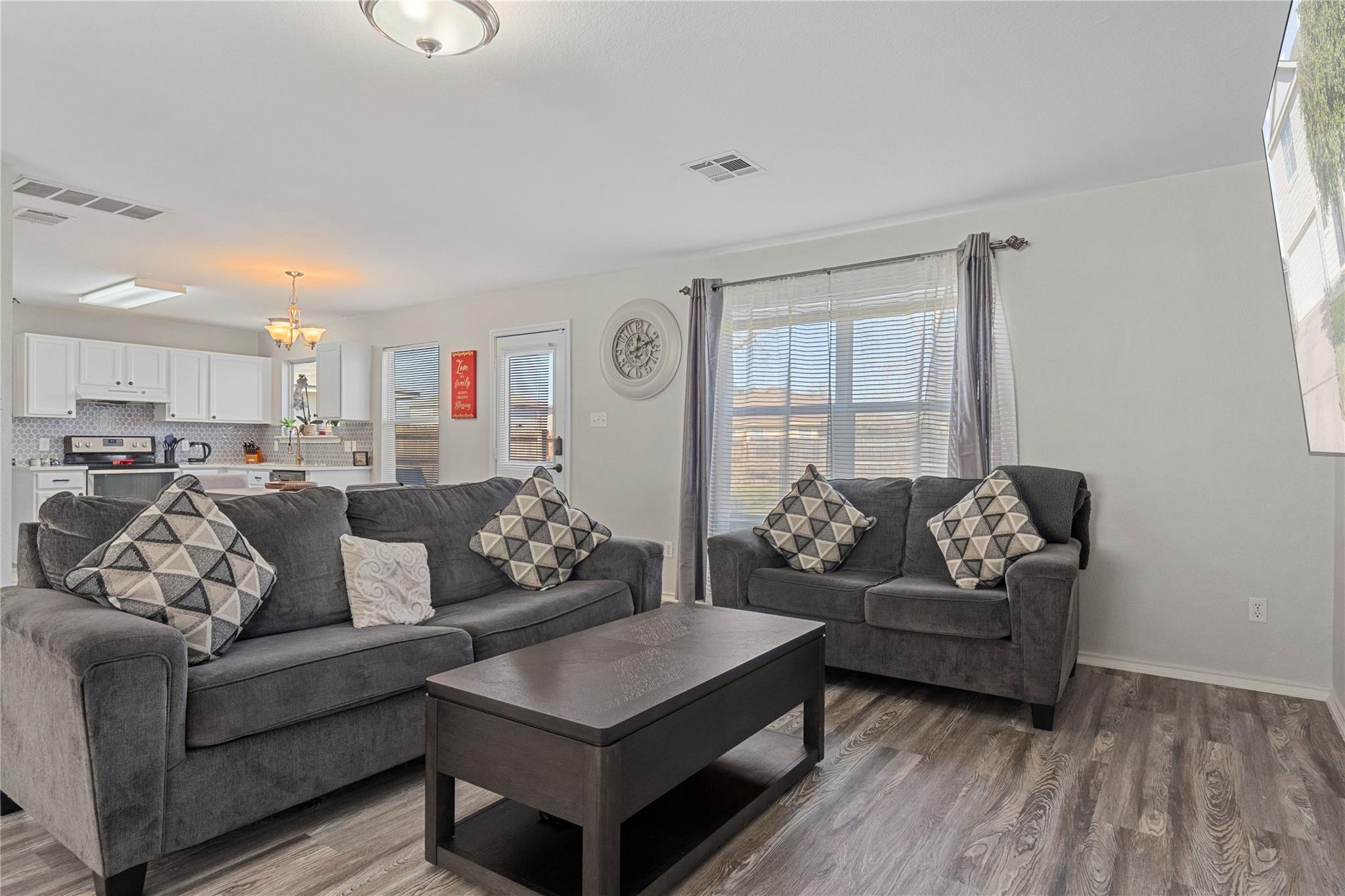 202 Rinehardt St, Hutto, TX 78634