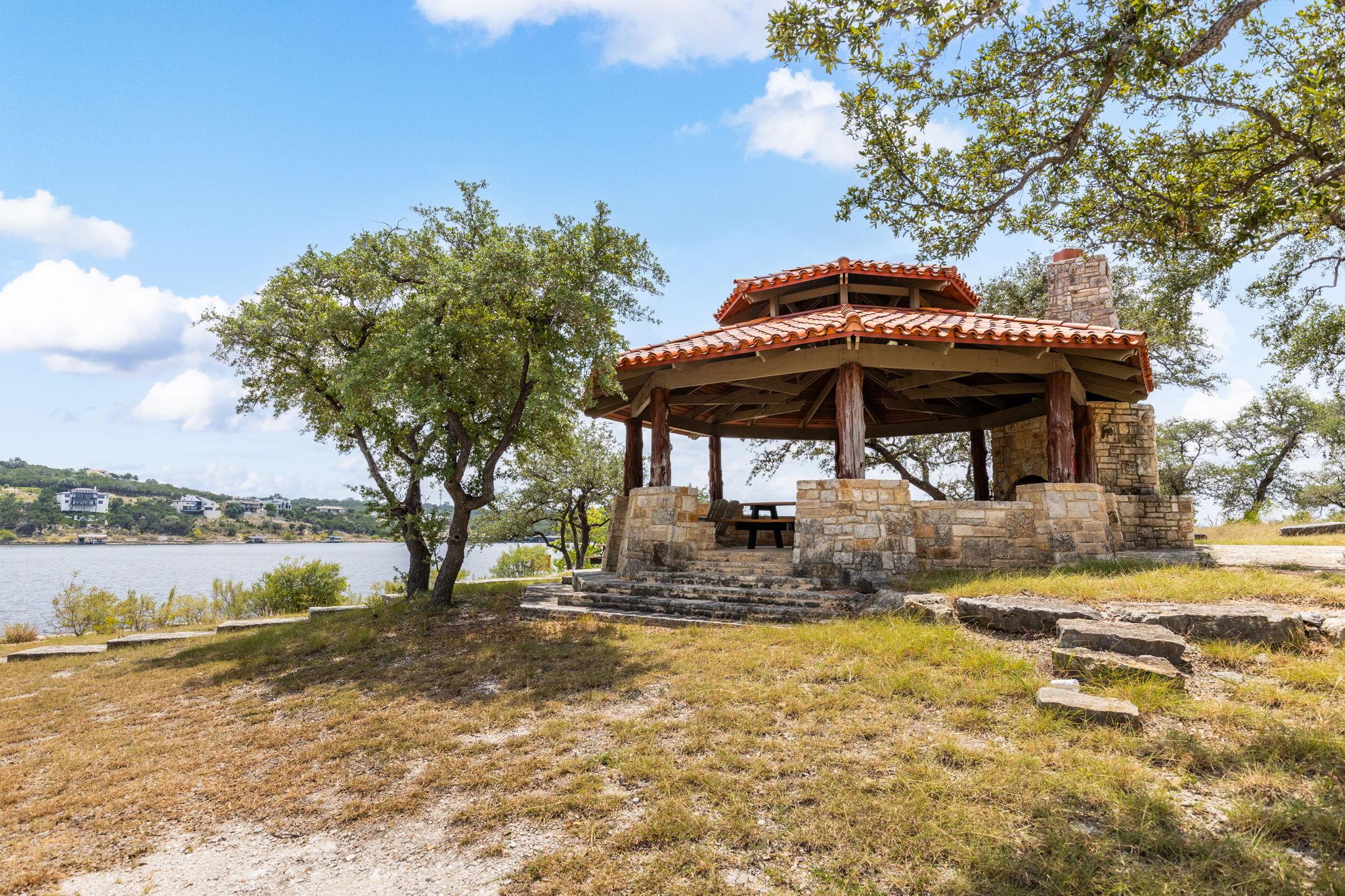 707 Moonlight Bay Dr, Spicewood, TX 78669