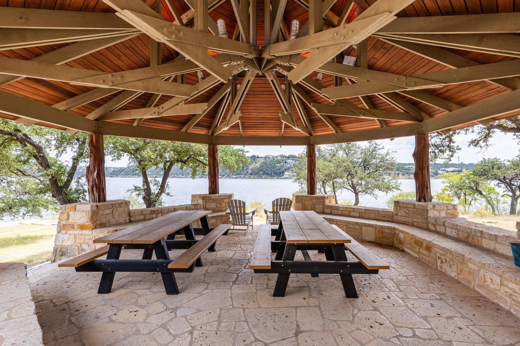 707 Moonlight Bay Dr, Spicewood, TX 78669