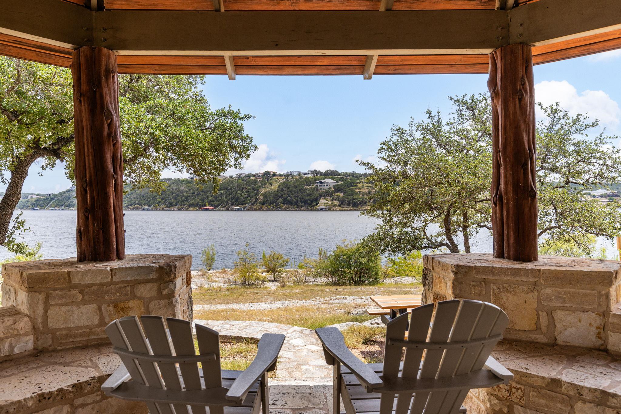 707 Moonlight Bay Dr, Spicewood, TX 78669