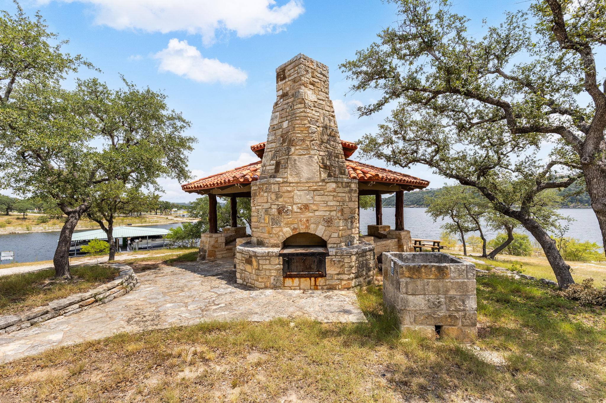 707 Moonlight Bay Dr, Spicewood, TX 78669