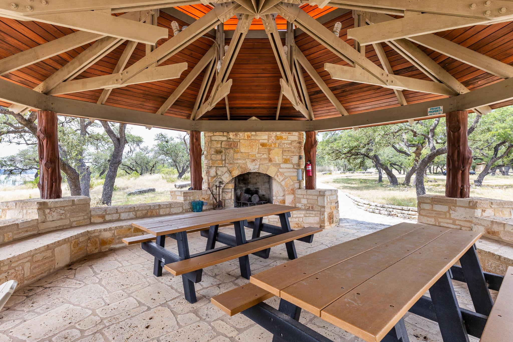 707 Moonlight Bay Dr, Spicewood, TX 78669