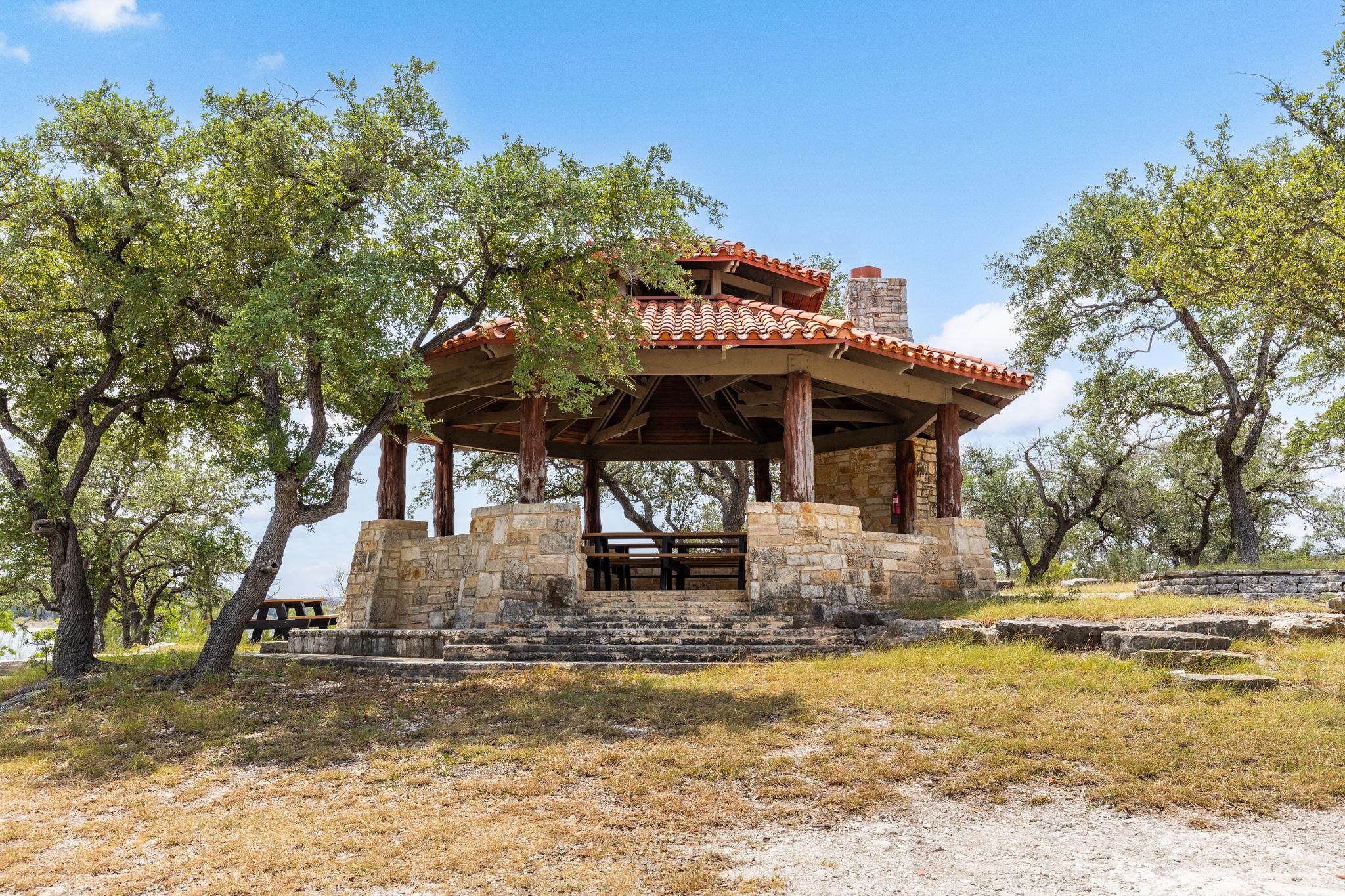 707 Moonlight Bay Dr, Spicewood, TX 78669