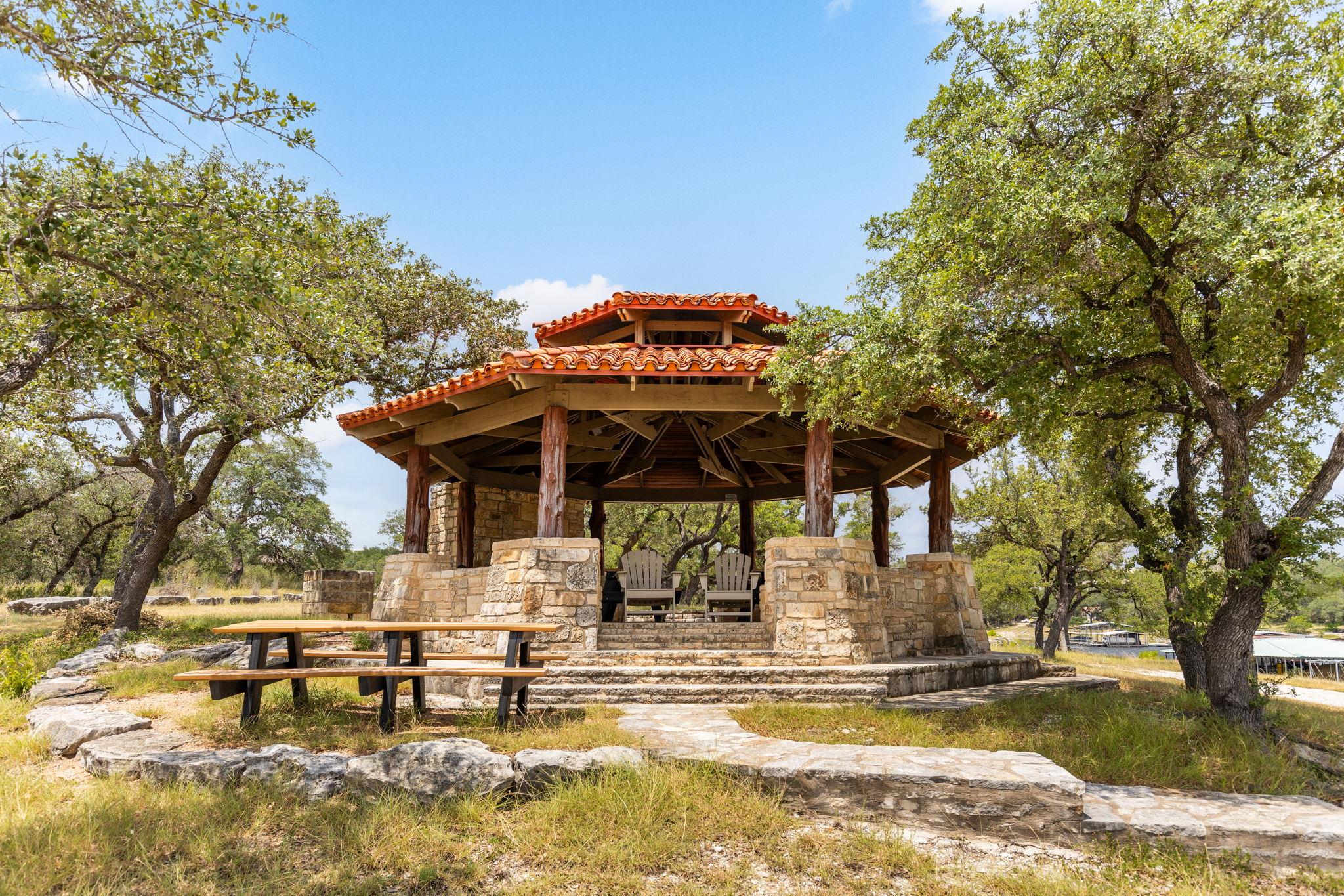 707 Moonlight Bay Dr, Spicewood, TX 78669