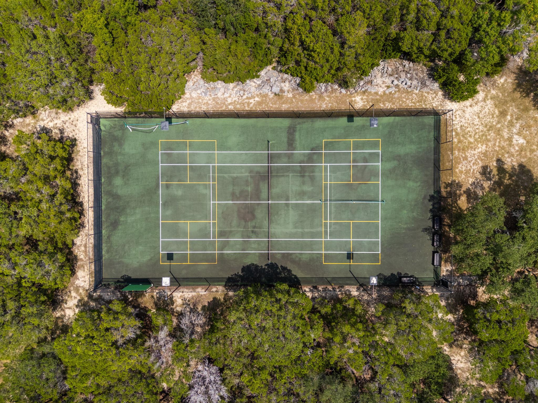 707 Moonlight Bay Dr, Spicewood, TX 78669