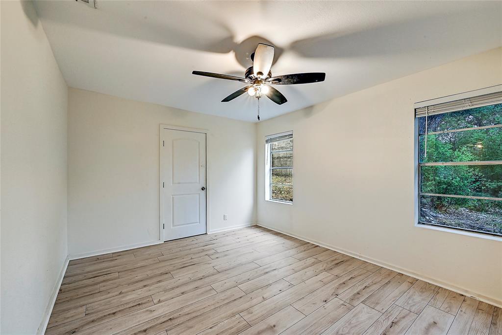 18502 E Lakeview Dr, Jonestown, TX 78645