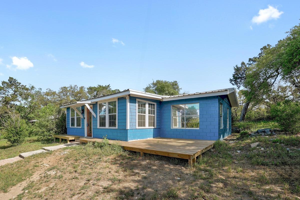 18502 E Lakeview Dr, Jonestown, TX 78645