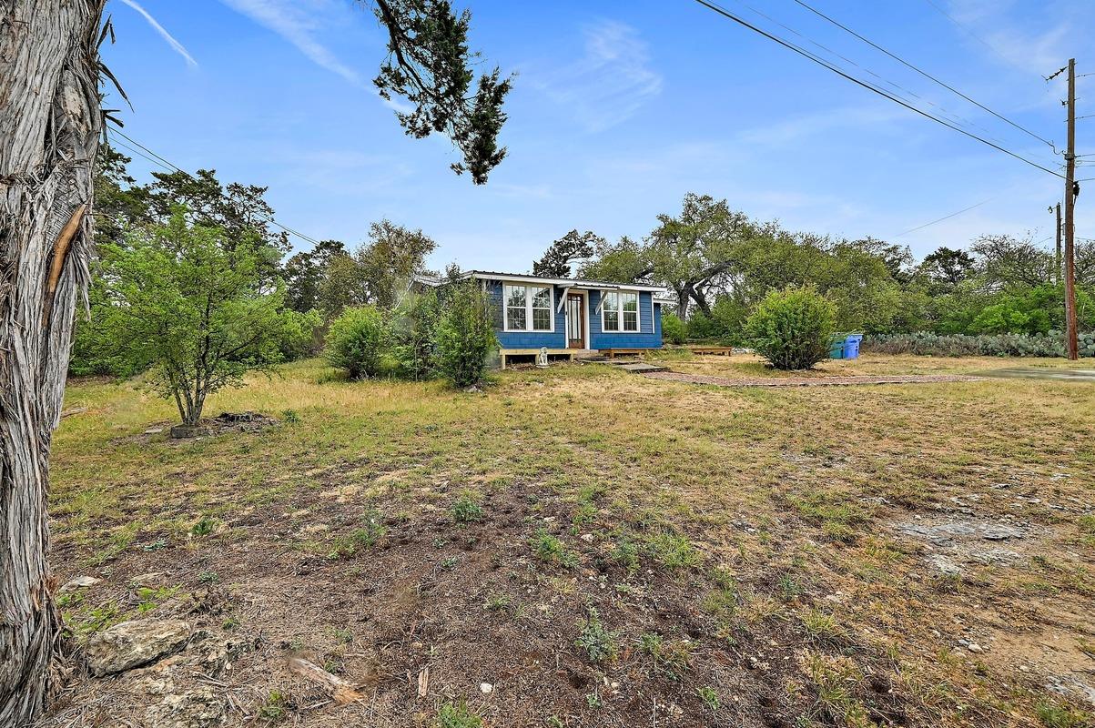 18502 E Lakeview Dr, Jonestown, TX 78645