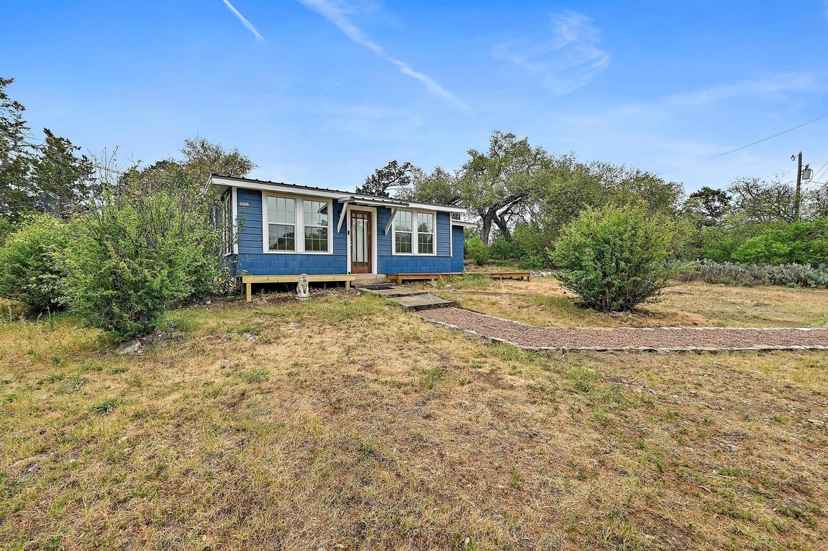 18502 E Lakeview Dr, Jonestown, TX 78645