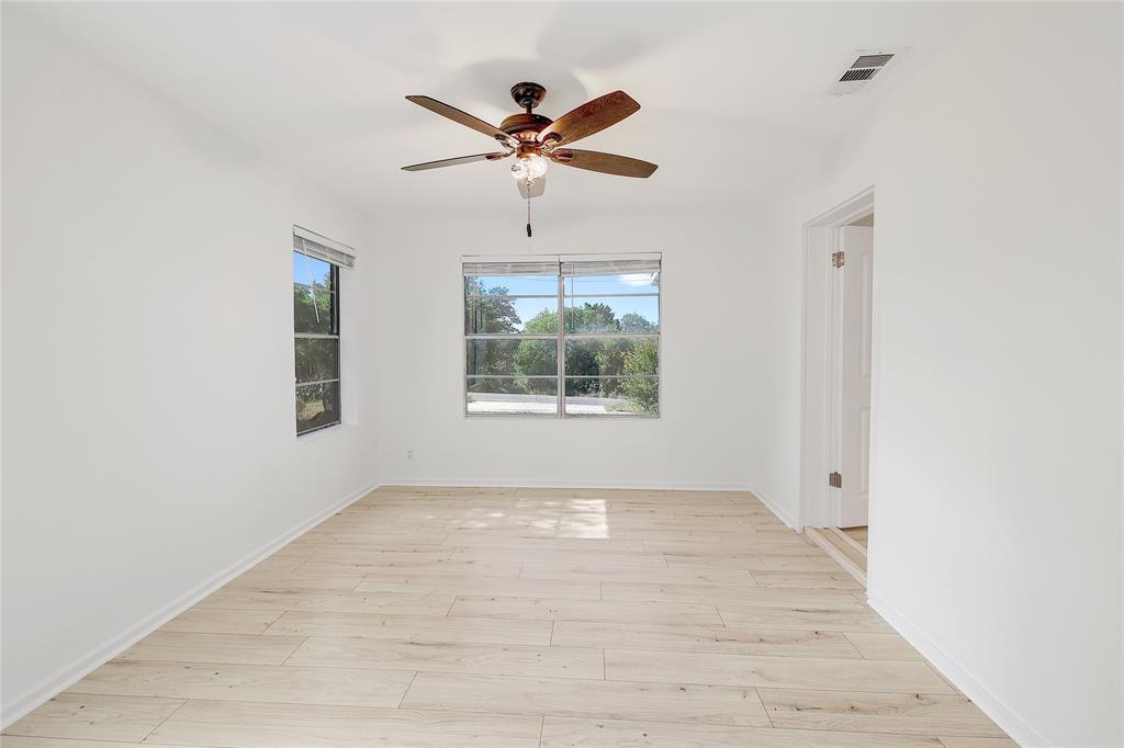 18502 E Lakeview Dr, Jonestown, TX 78645