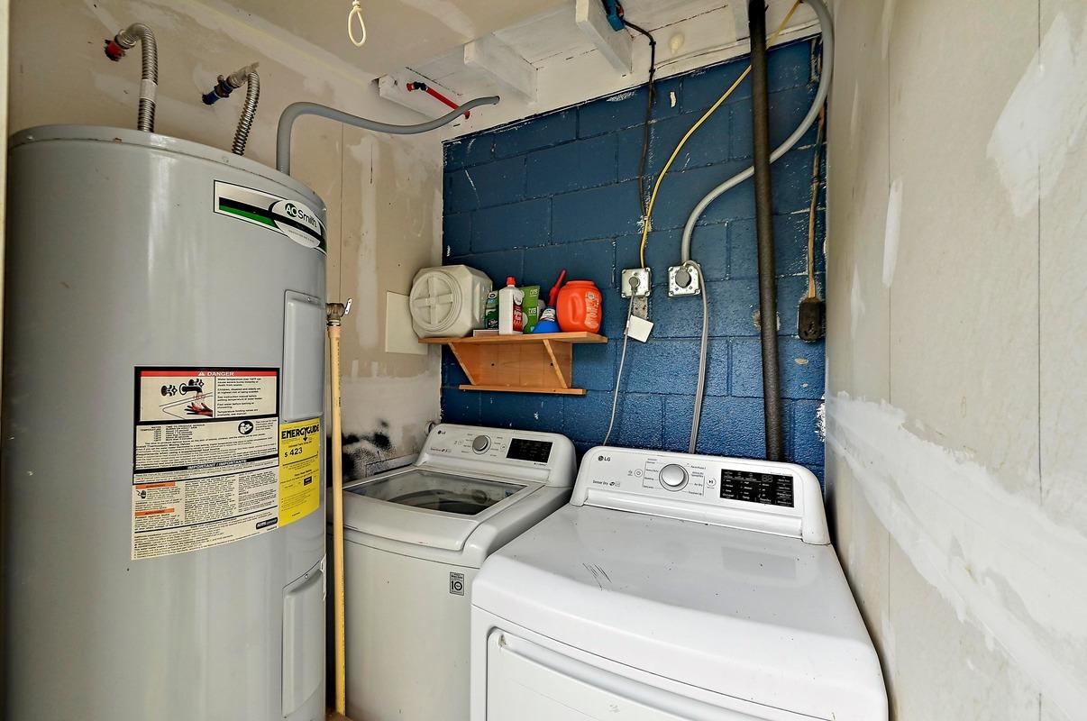 18502 E Lakeview Dr, Jonestown, TX 78645