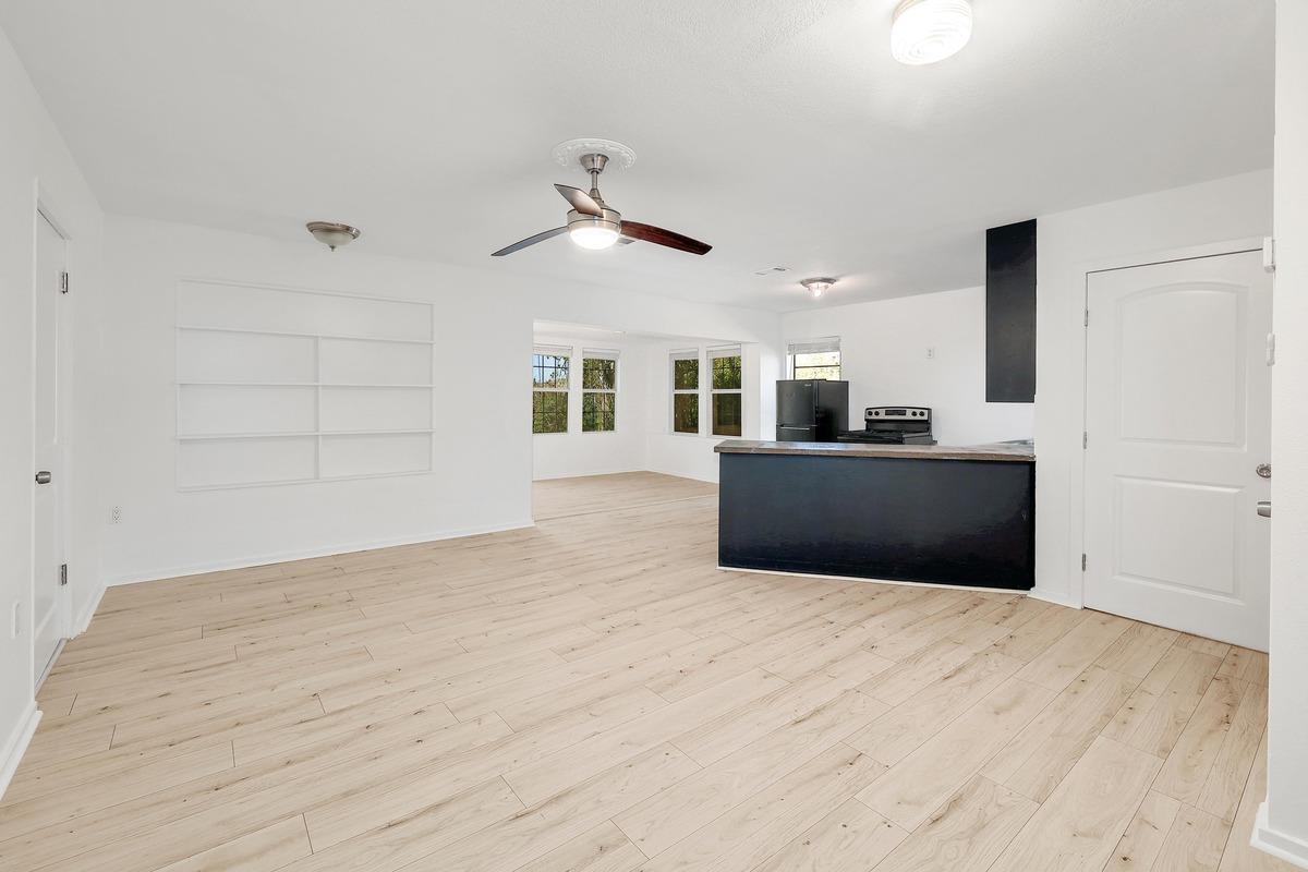 18502 E Lakeview Dr, Jonestown, TX 78645