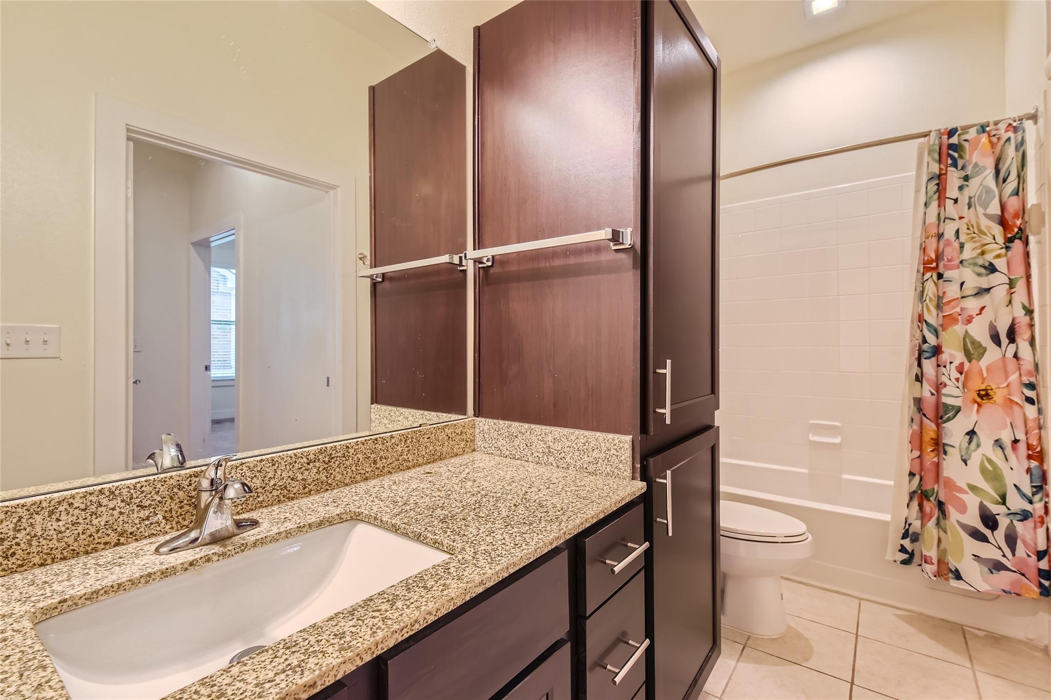 2400 Louis Henna Blvd # 208, Round Rock, TX 78664