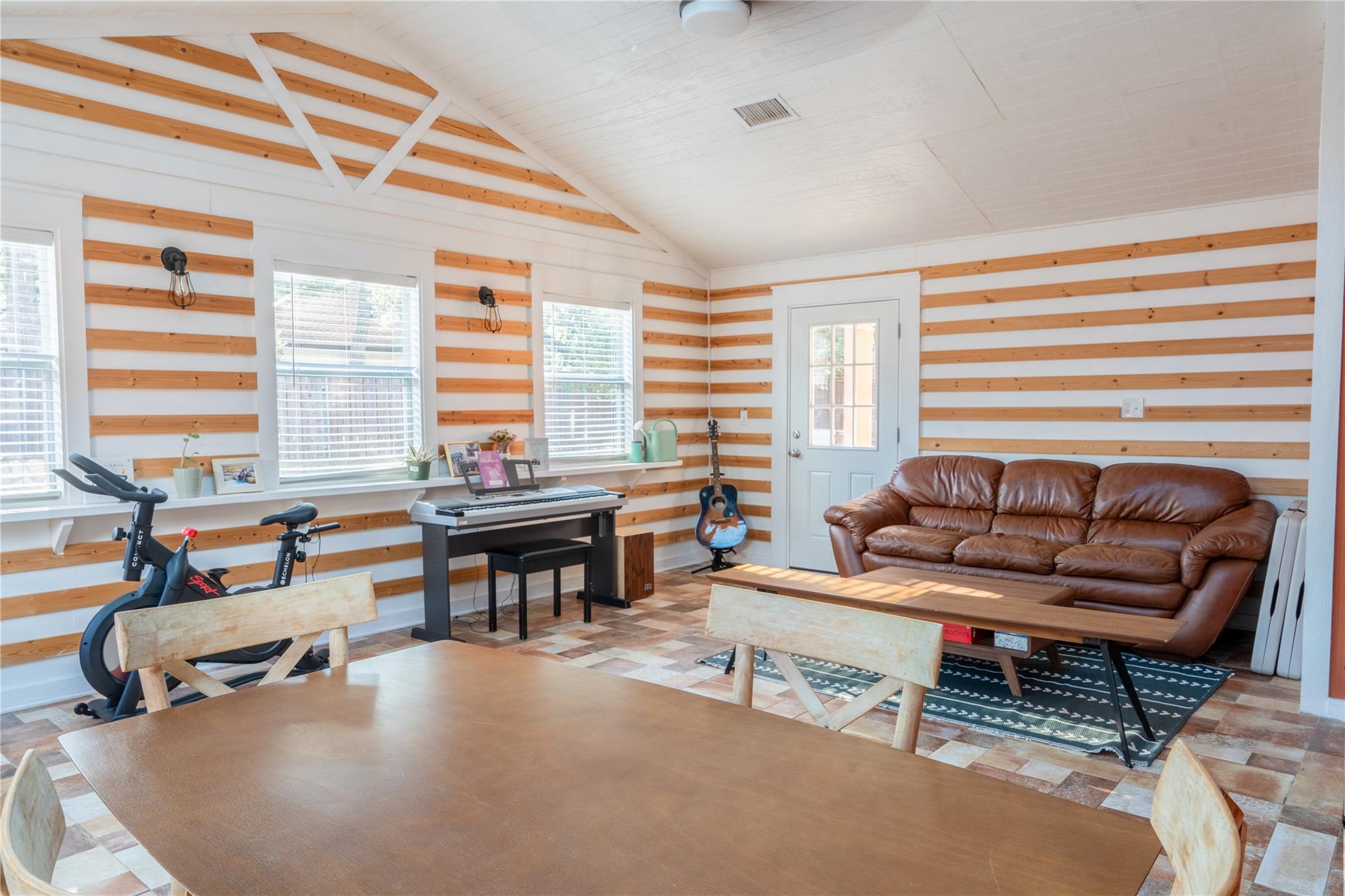 2107 Emerald Isle Dr, Leander, TX 78641