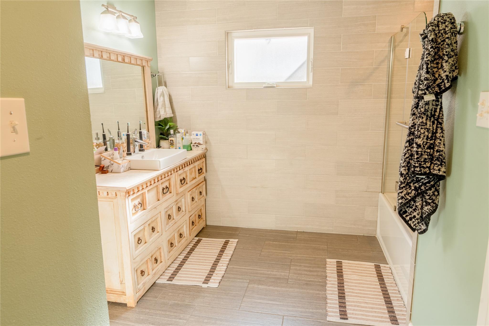 2107 Emerald Isle Dr, Leander, TX 78641