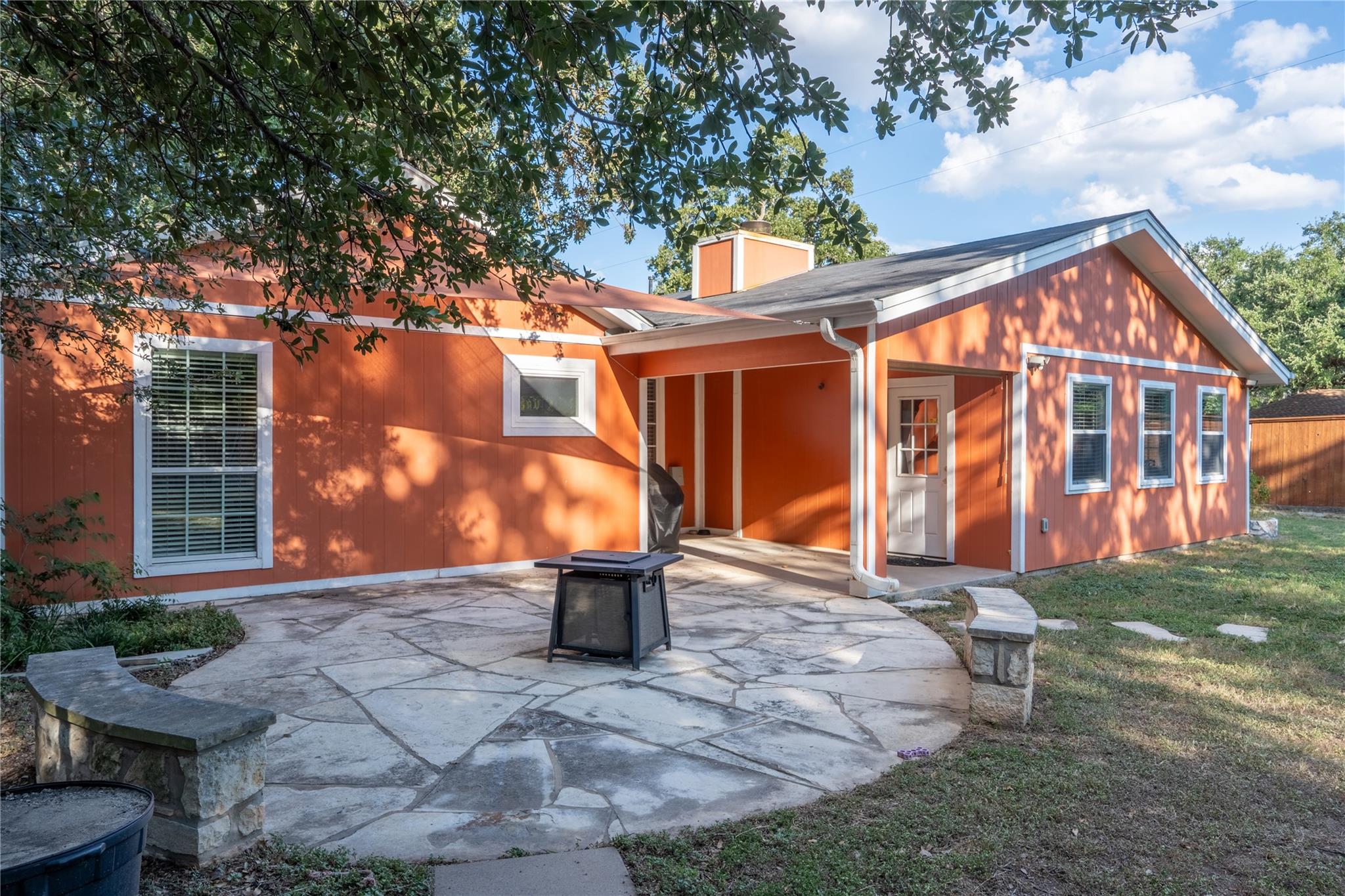 2107 Emerald Isle Dr, Leander, TX 78641