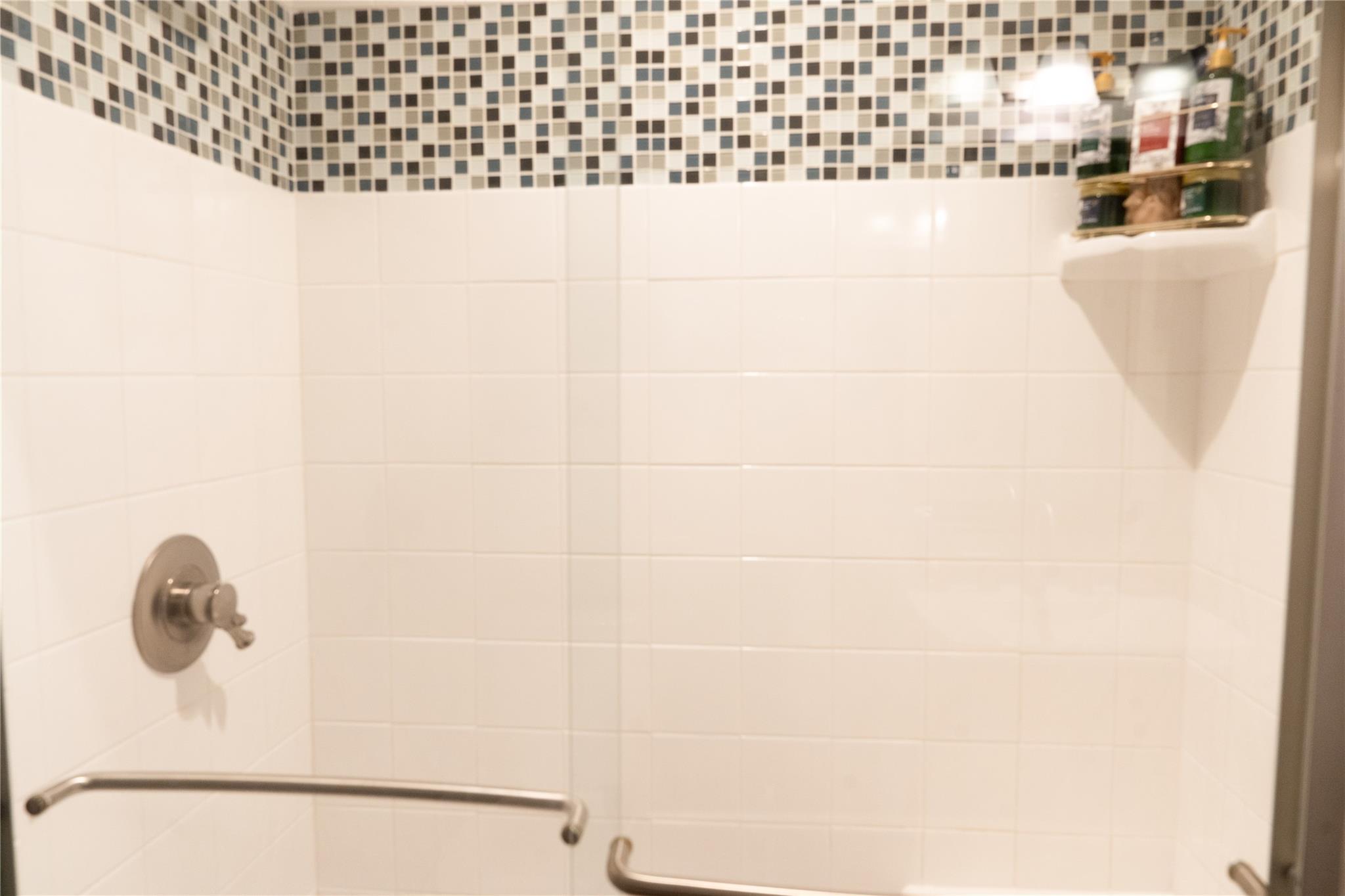 2107 Emerald Isle Dr, Leander, TX 78641