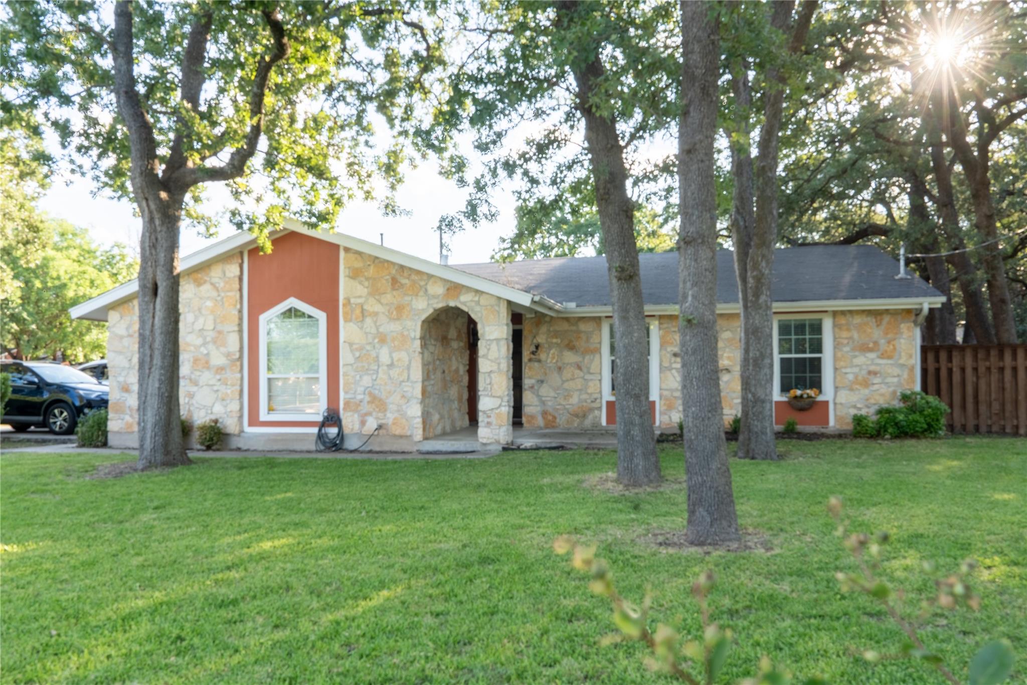 2107 Emerald Isle Dr, Leander, TX 78641