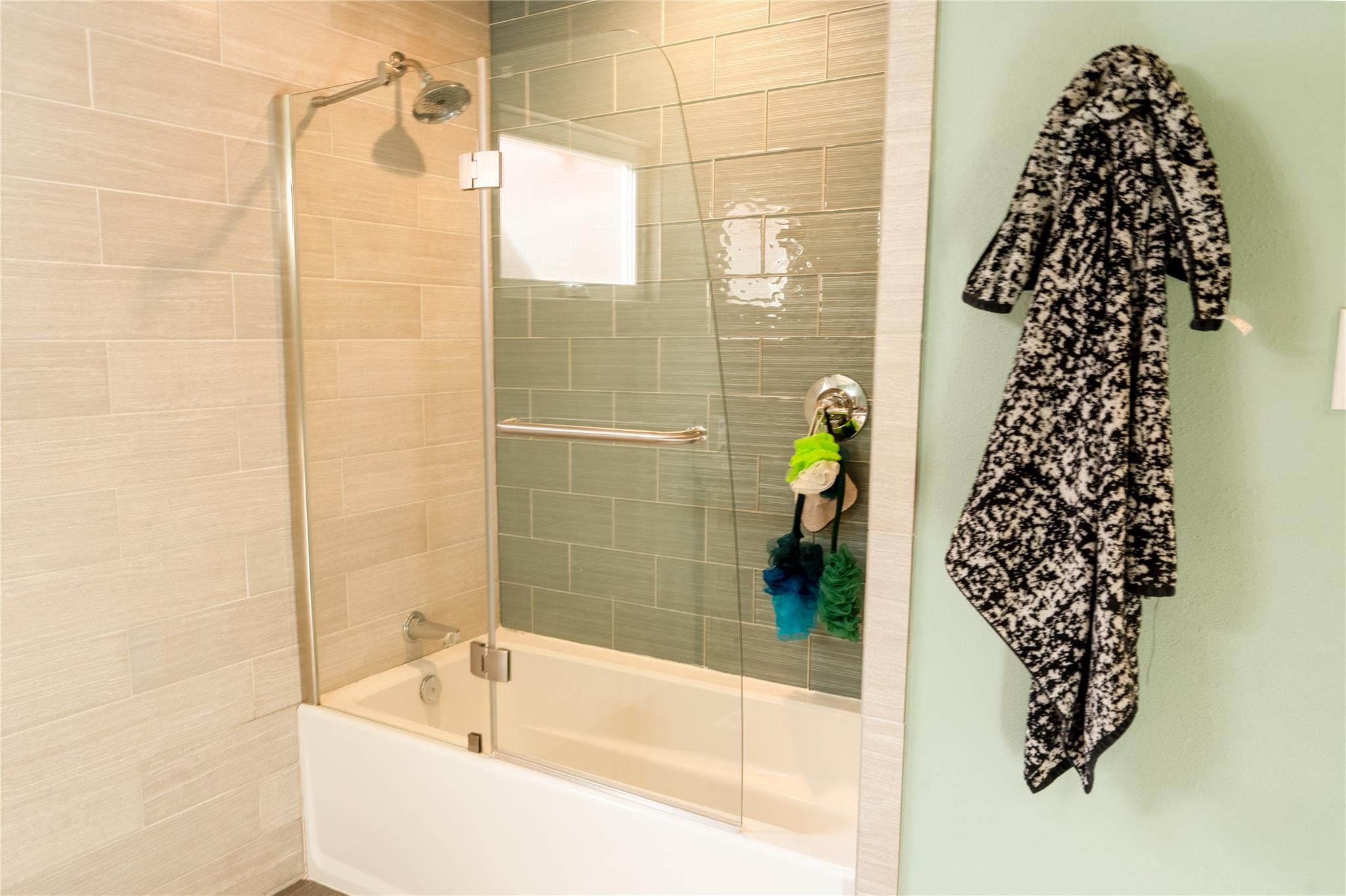 2107 Emerald Isle Dr, Leander, TX 78641