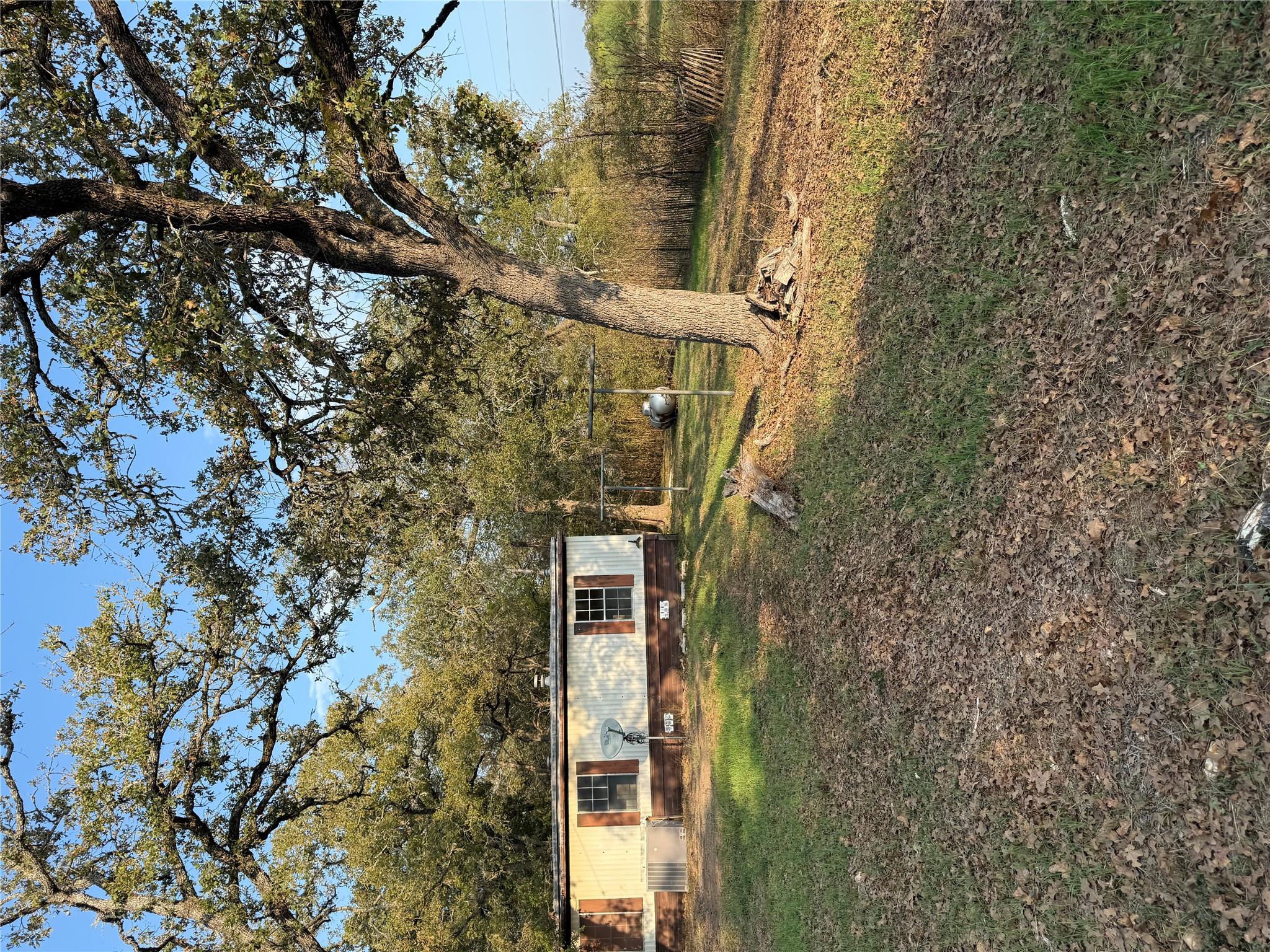 122 Pawnee Ct, Smithville, TX 78957