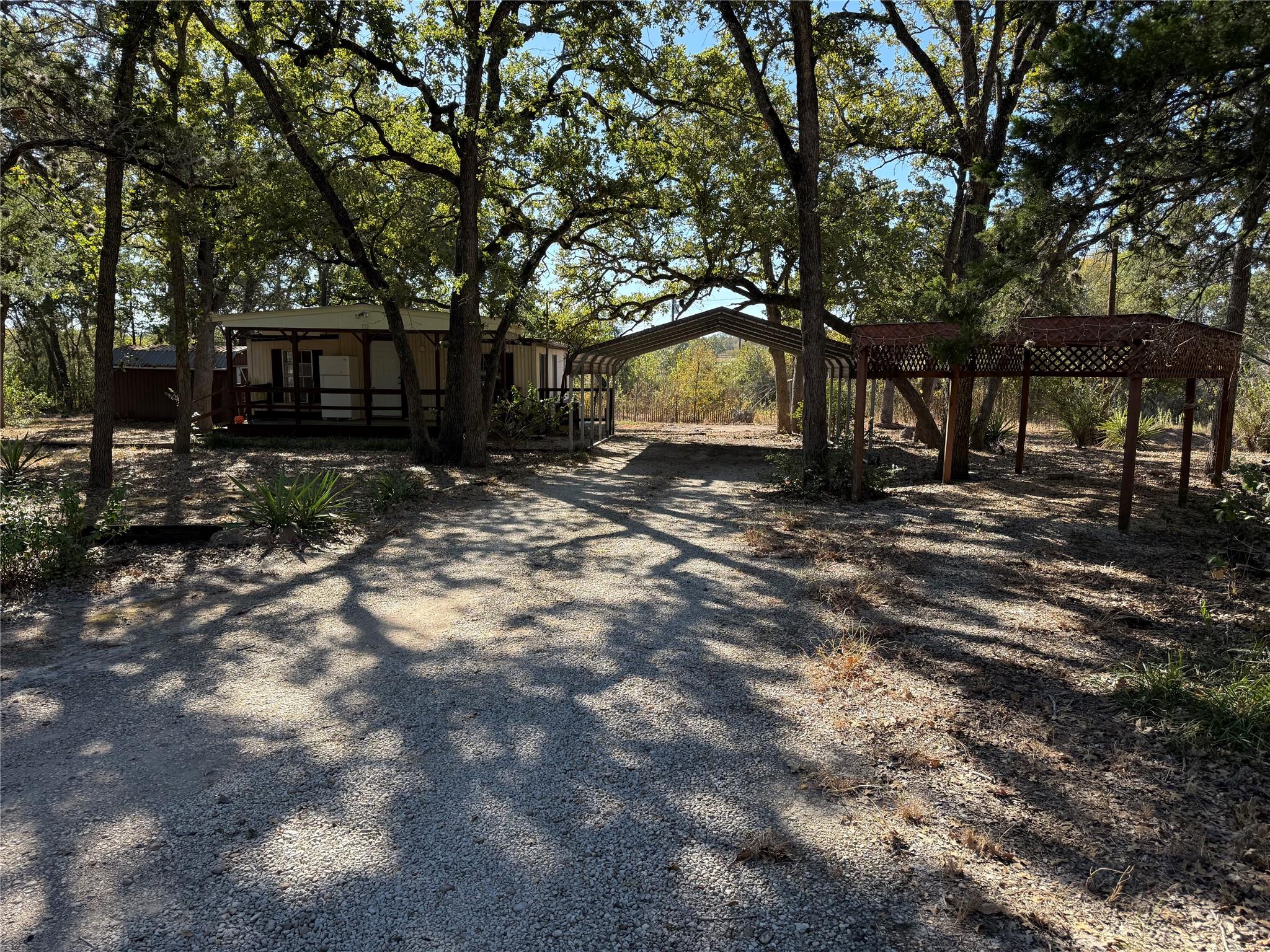 122 Pawnee Ct, Smithville, TX 78957