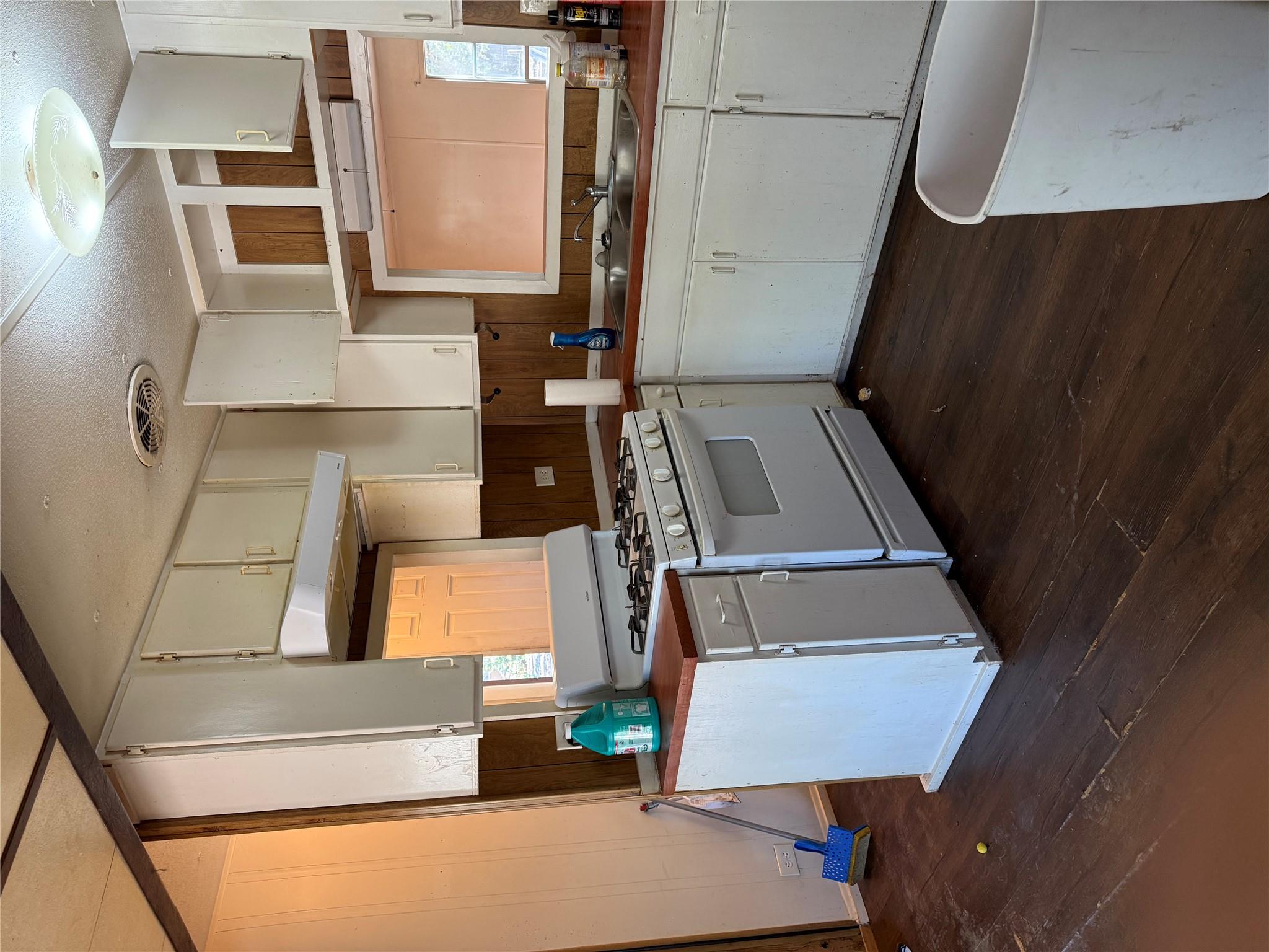 122 Pawnee Ct, Smithville, TX 78957