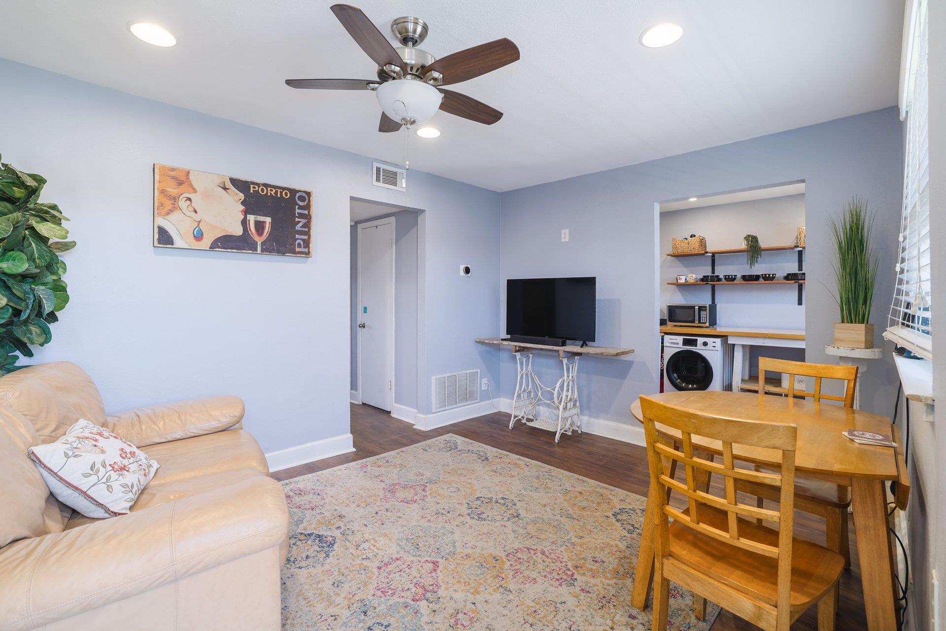 2401 Manor Rd # 204, Austin, TX 78722